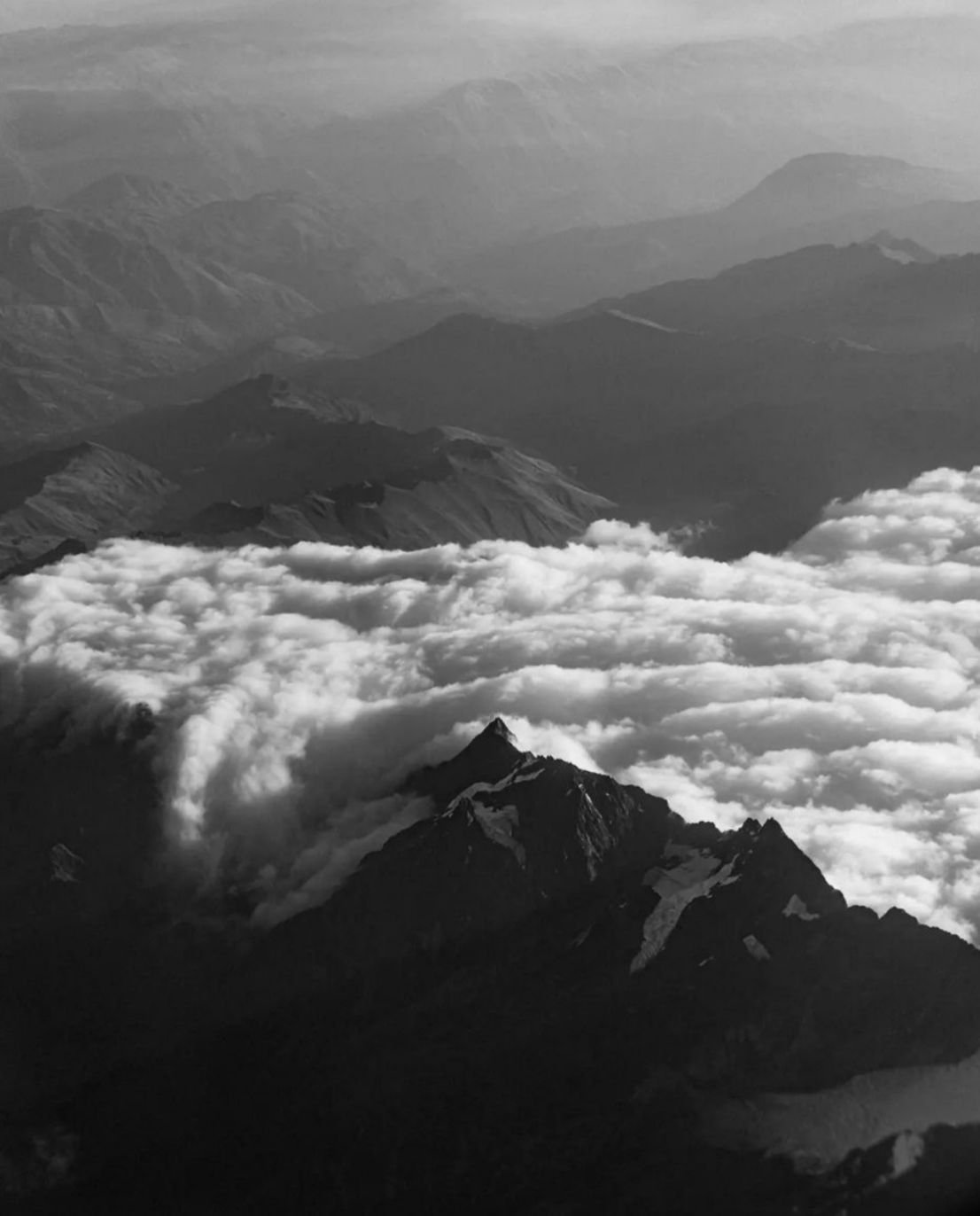 Sebastian_Gonzales__Contenedores_de_nubes_02__imagen_10_x_12_cm__-_papel_30_x_30_cm_-_marco_31_x_31_cm__01.jpeg