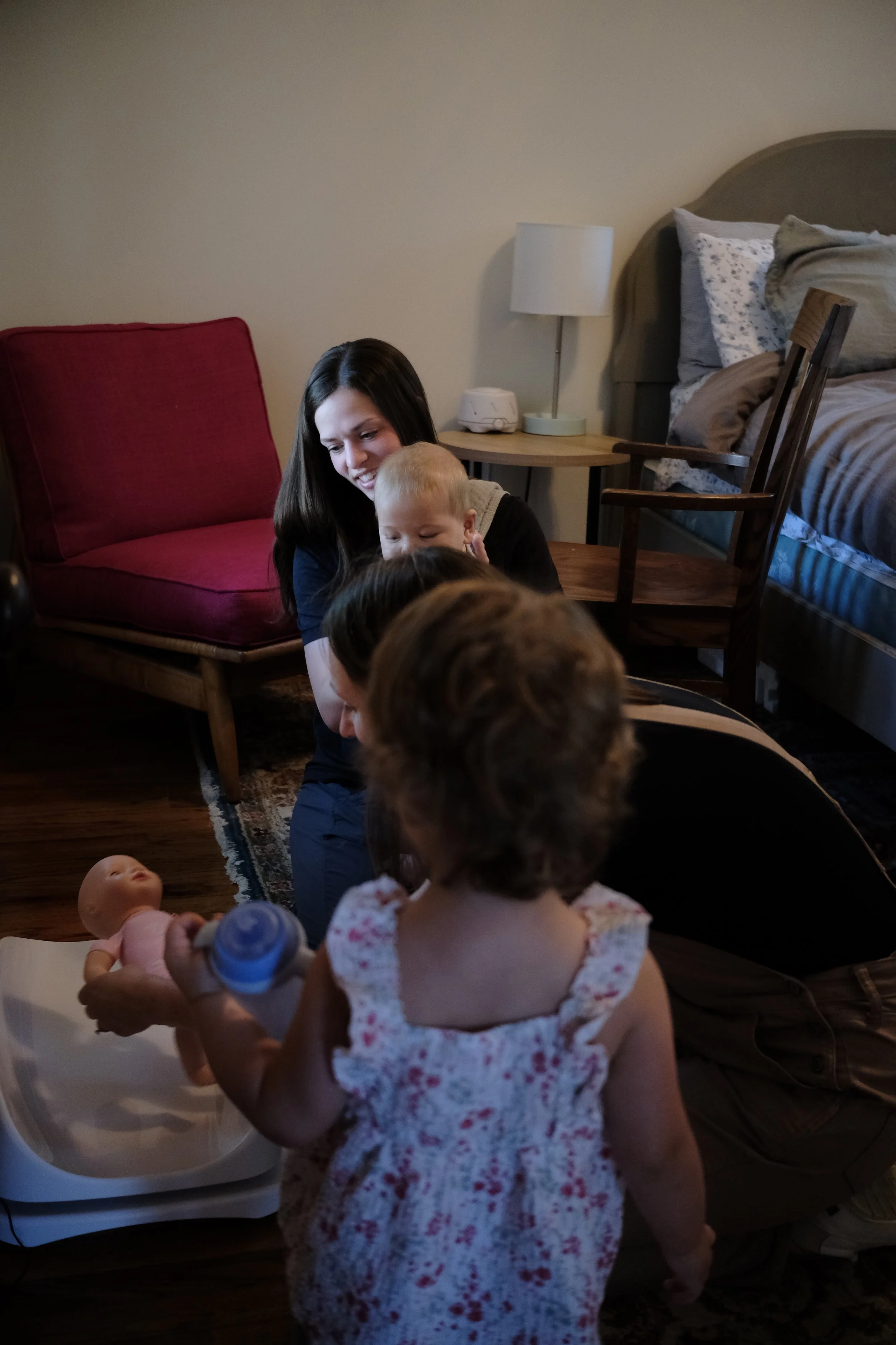 Amber Loecker, lactation consultant from Totum Feeding in Omaha, NE offers breastfeeding help covered by insurance to help moms navigate engorgement, mastitis, nipple pain, pumping, combo feeding, formula feeding, bottle feeding, latching baby. 