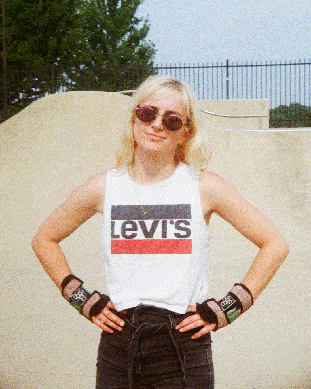 stefleviskate1.gif