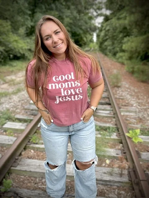 Cool moms love Jesus Tee