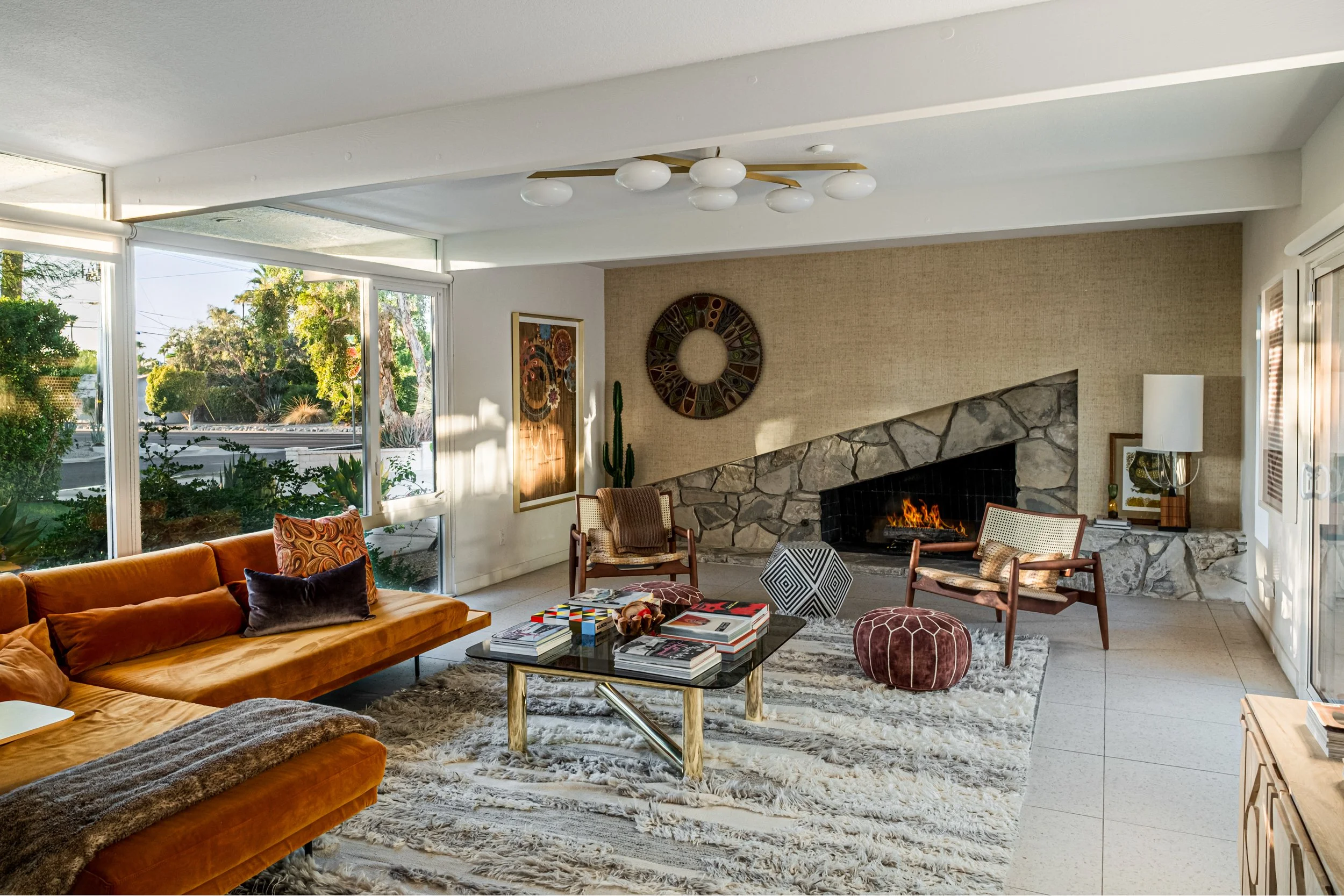 315 LIVING RM 1.jpg