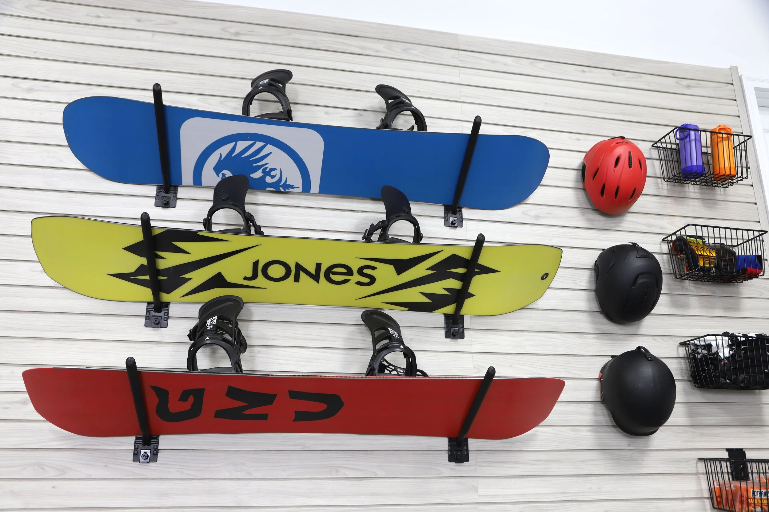 MKE-Slatwall---Winter-sports-storage-and-racks---Snowboard-and-Ski-Singles-47.jpg