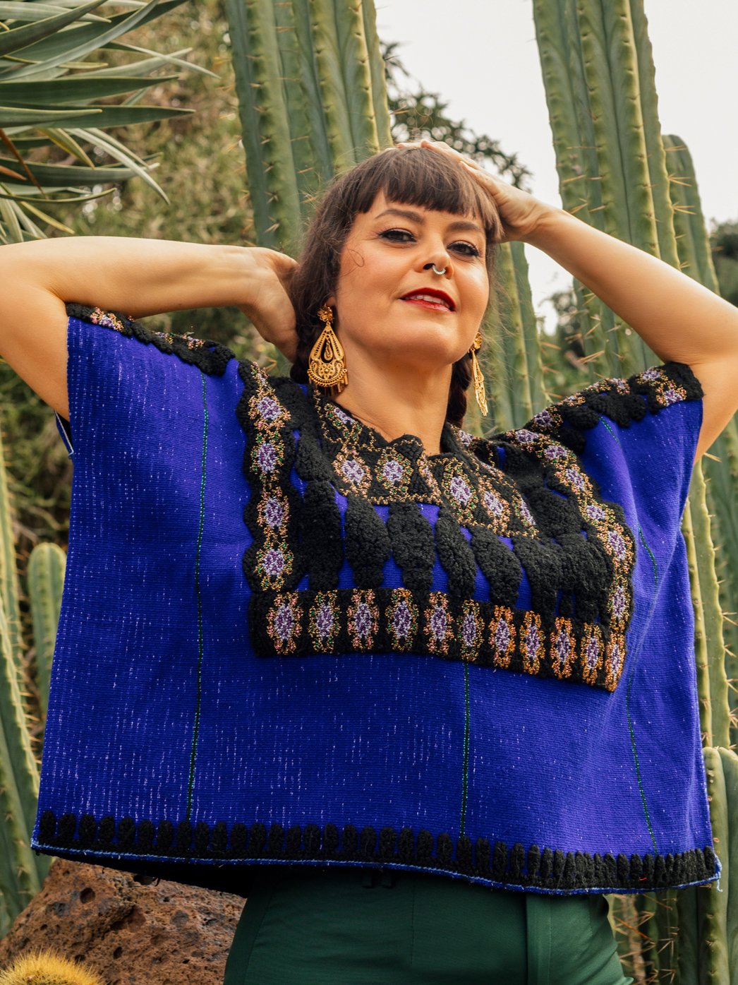 dos-olmecas-handwoven-mexican-huipiles-textiles-embroidered-blue-gold-02.jpg