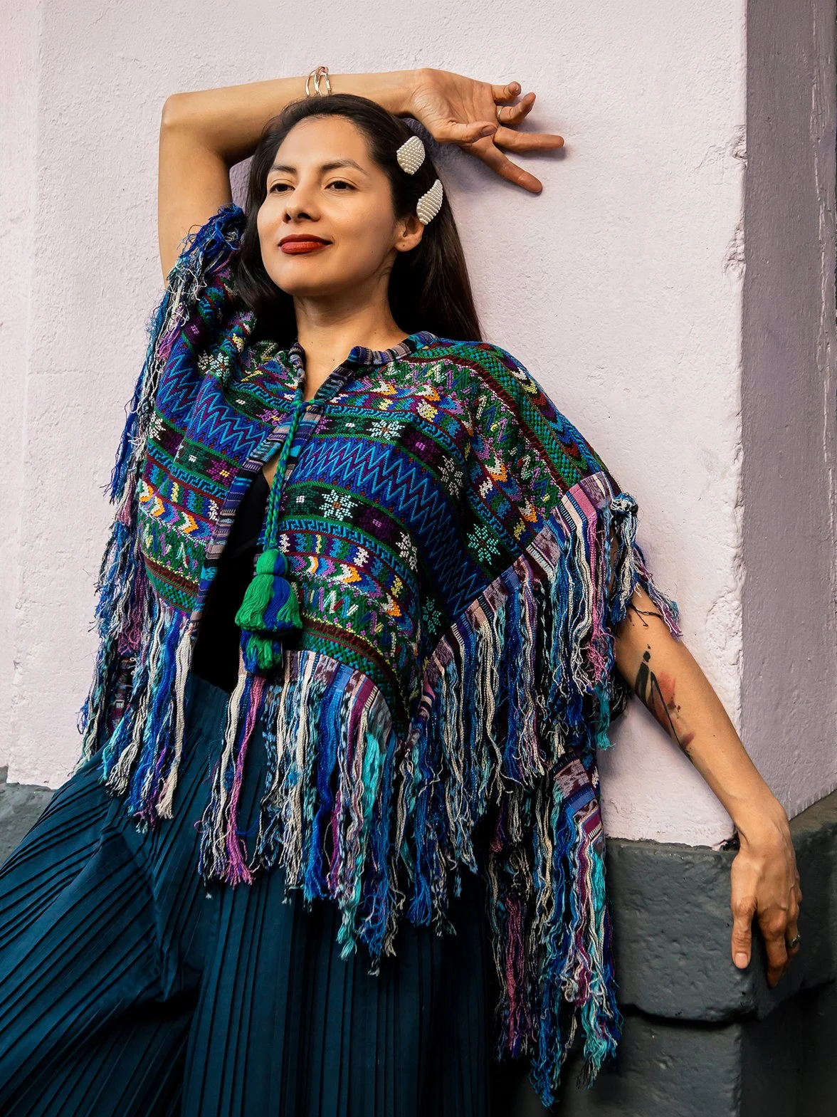 dos-olmecas-handwoven-mexican-cape-cuello-blue-closeup.jpg