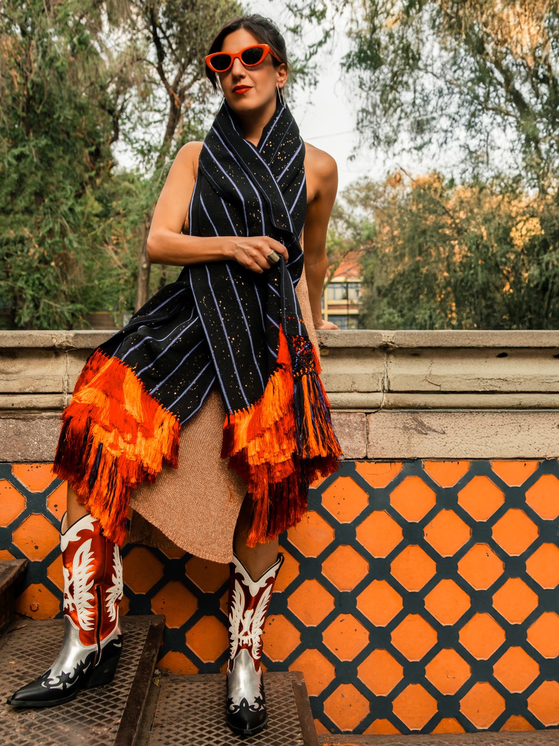 dos-olmecas-handwoven-mexican-shawl-rebozo-red-orange-closeup.jpg