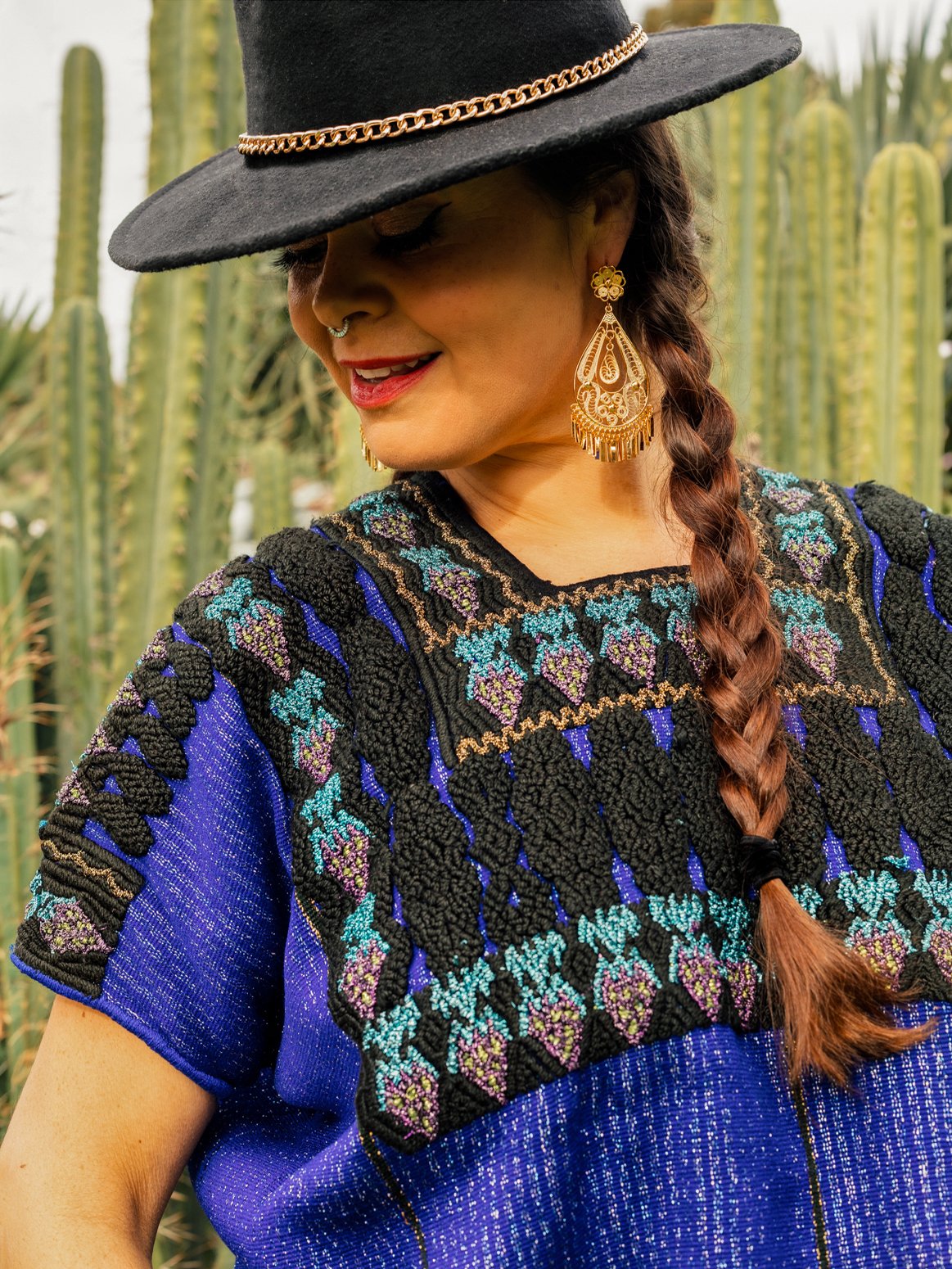dos-olmecas-handwoven-mexican-huipiles-textiles-embroidered-turquoise-01.jpg