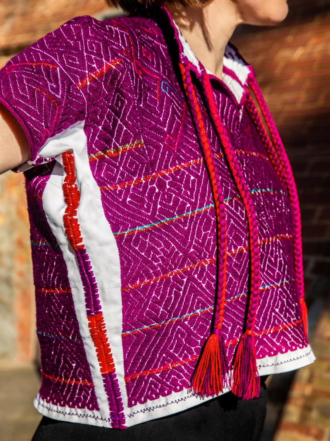 dos-olmecas-handwoven-mexican-huipiles-textiles-embroidered-purple-red-02.jpg