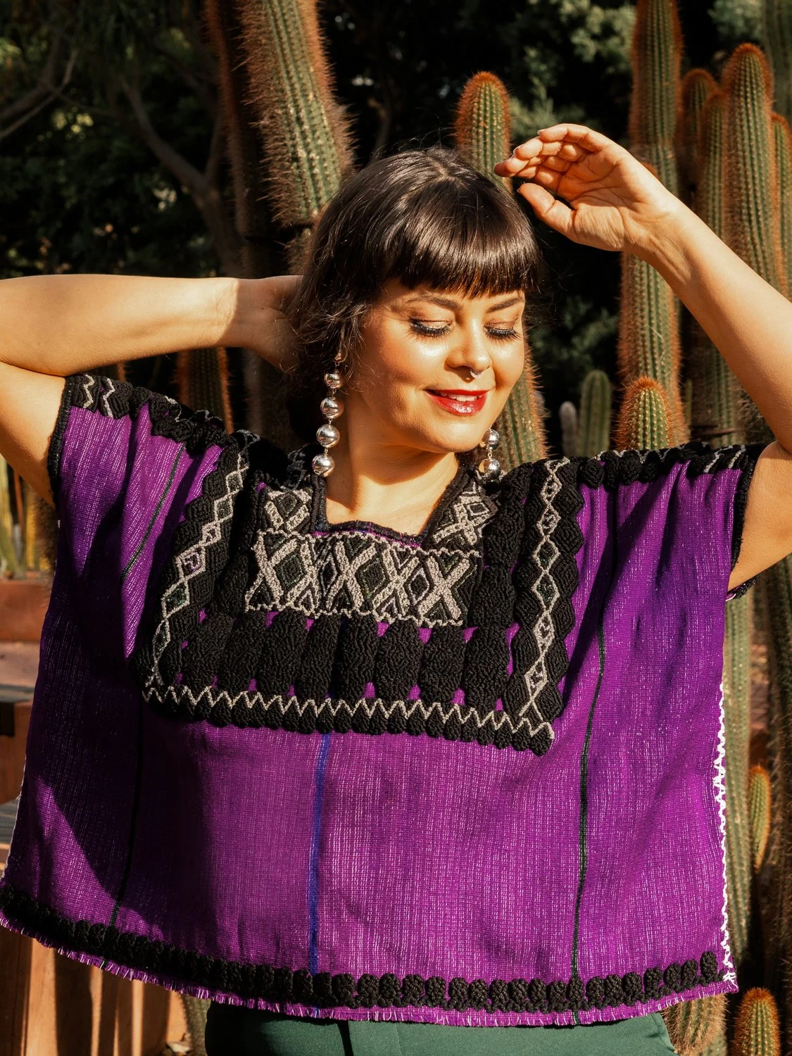 dos-olmecas-handwoven-mexican-huipiles-textiles-embroidered-purple-02.jpg