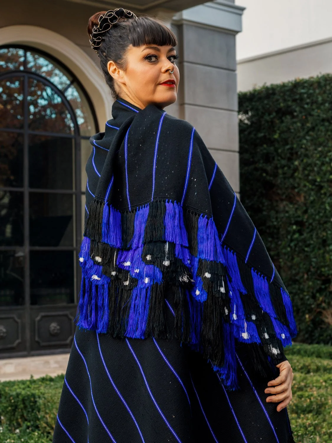 dos-olmecas-handwoven-mexican-shawl-rebozo-black-cobalt-closeup.jpg