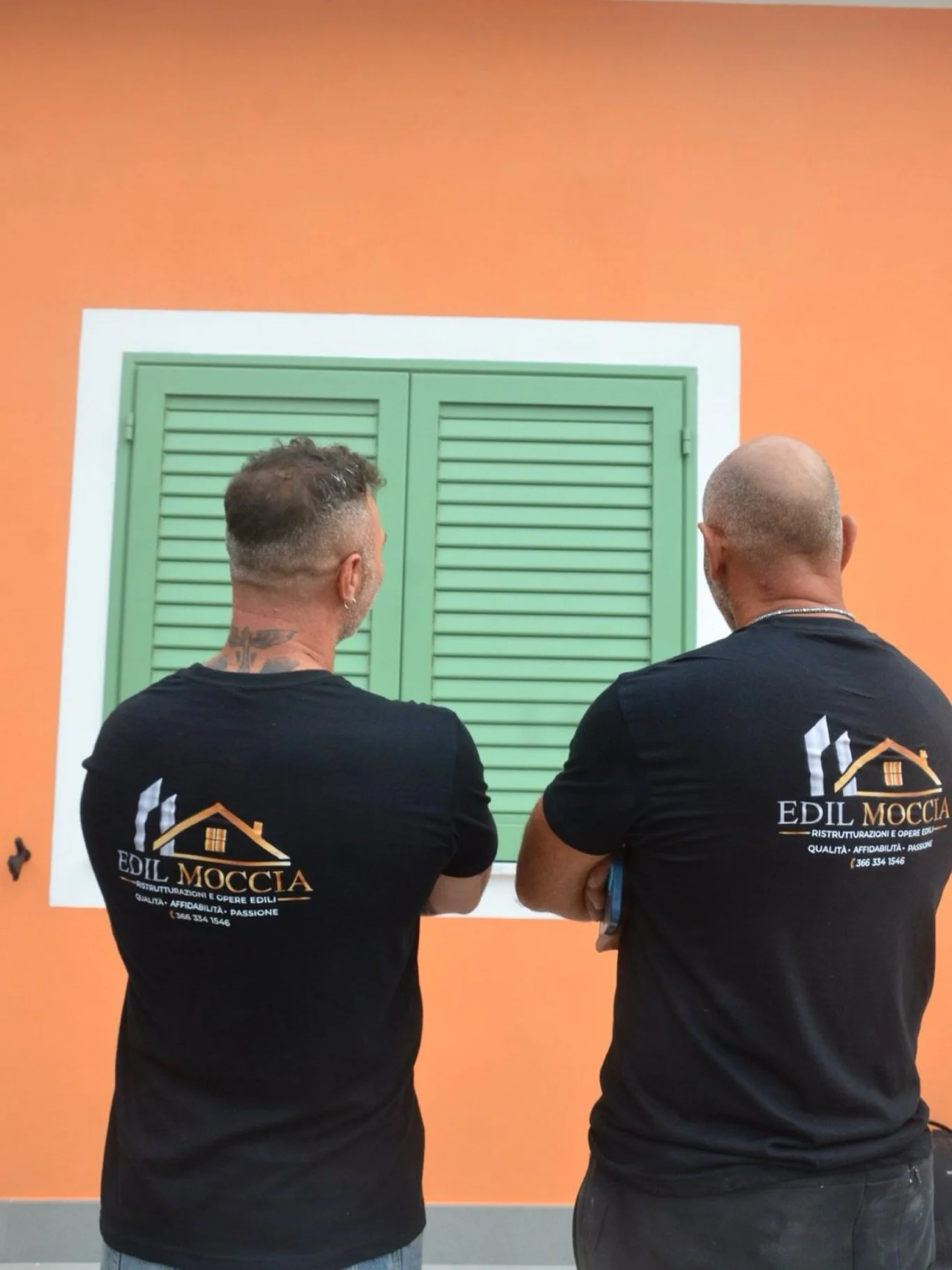 Sapere di potersi fidare di chi lavora a casa tua cambia completamente l&rsquo;esperienza di una ristrutturazione. Con EdilMoccia hai la certezza di avere professionisti sul campo che seguono ogni fase del cantiere, garantendo
tempi, costi e finiture