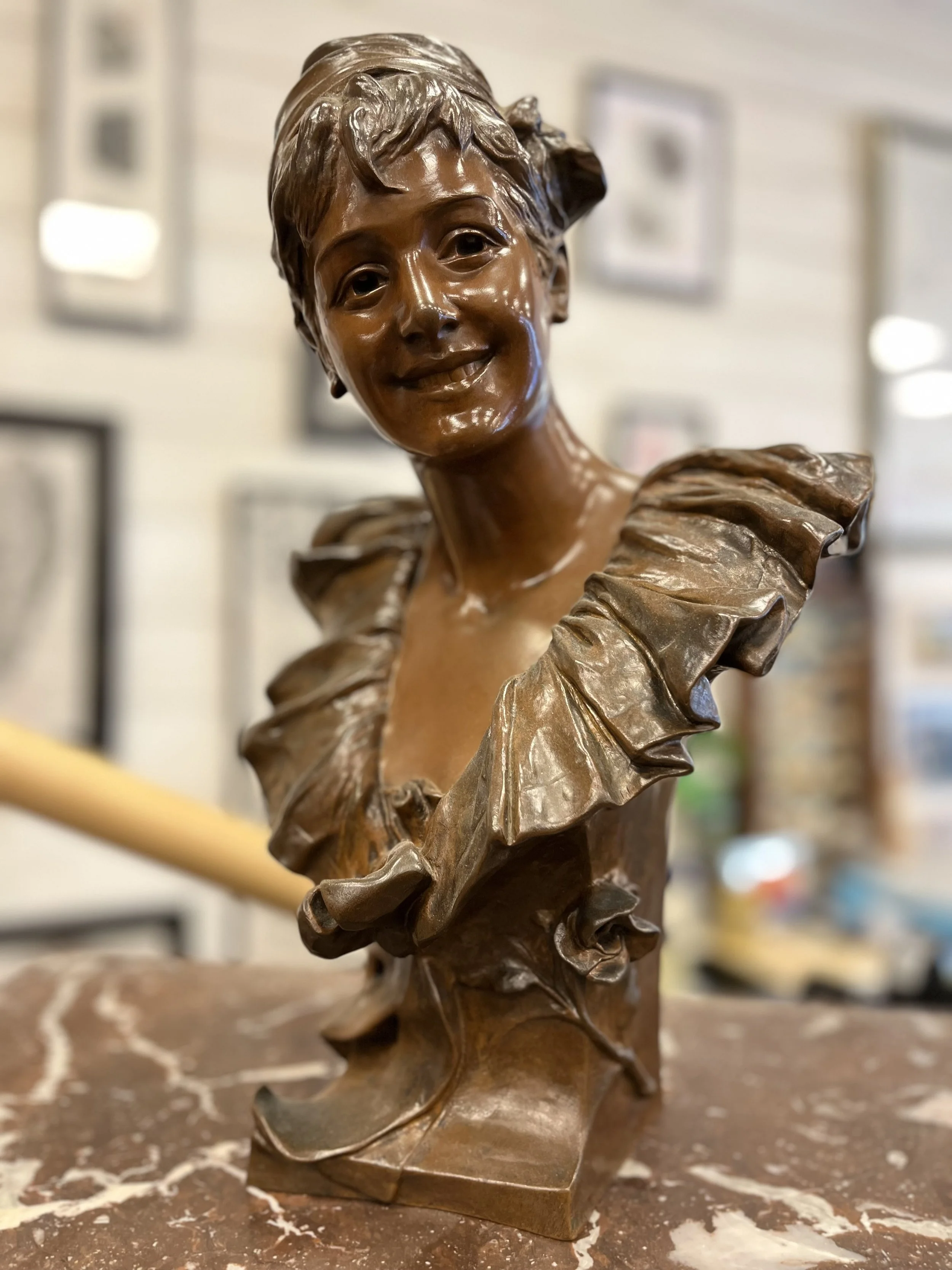 Buste femme bronze - Le Comptoir de Zanzibar - Brest.jpeg