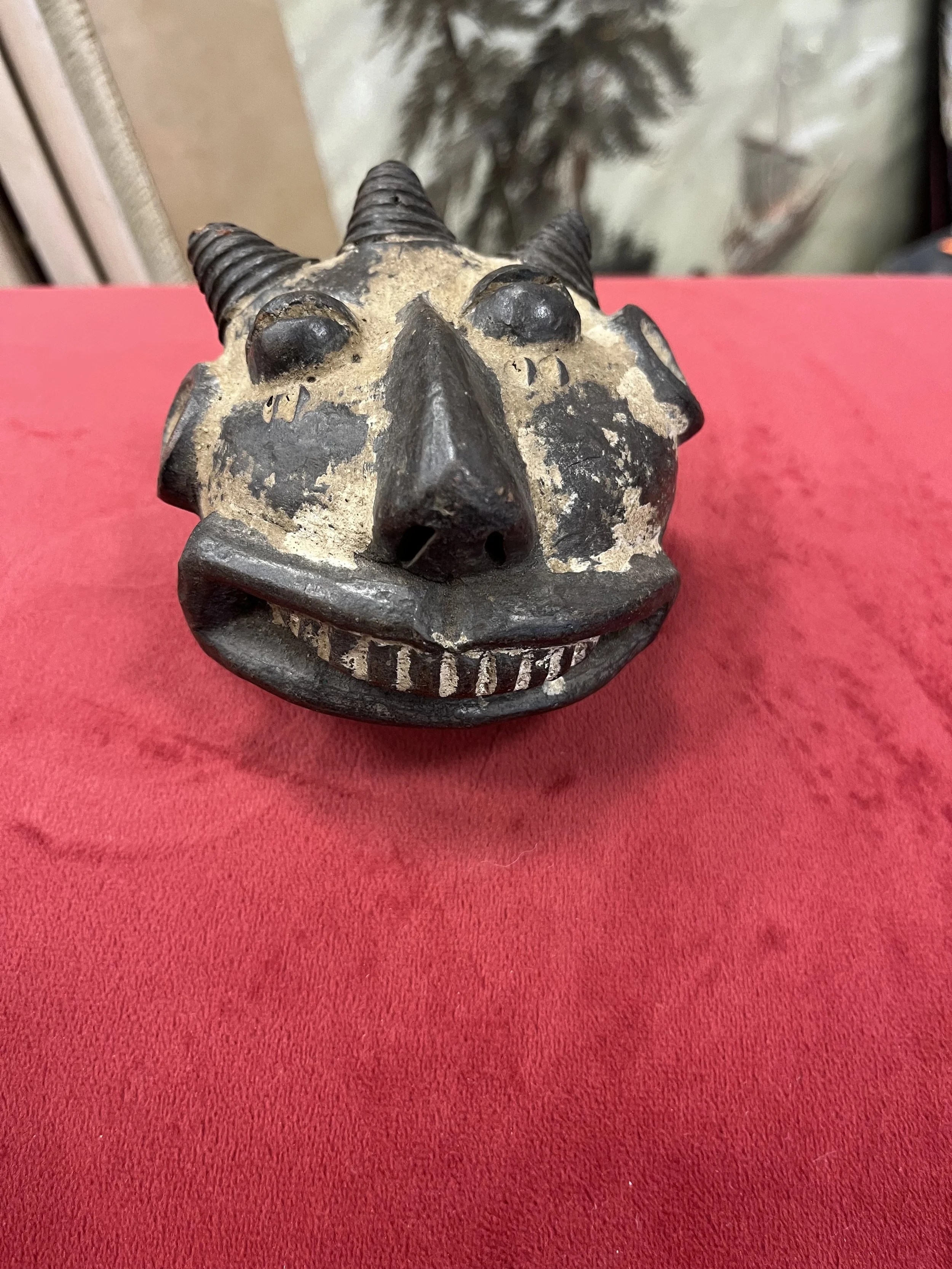 Masque diplomate - comptoir de zanzibar - Brest 1.jpeg