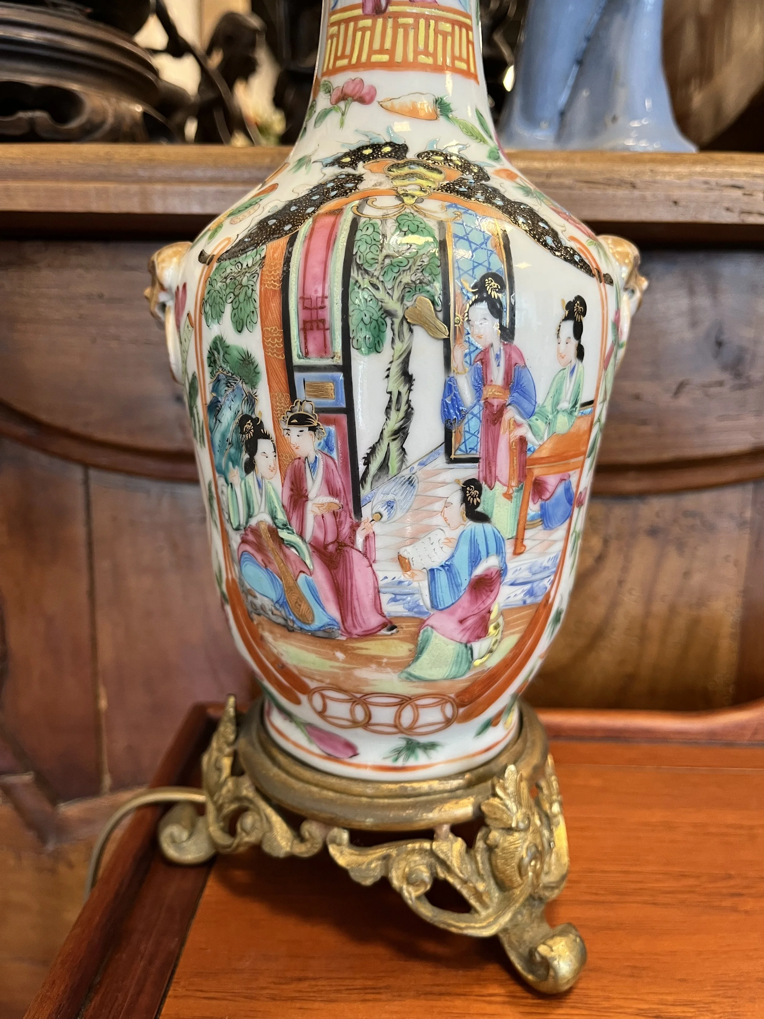 Vase en porcelaine de Canton mis en lampe - CHINE