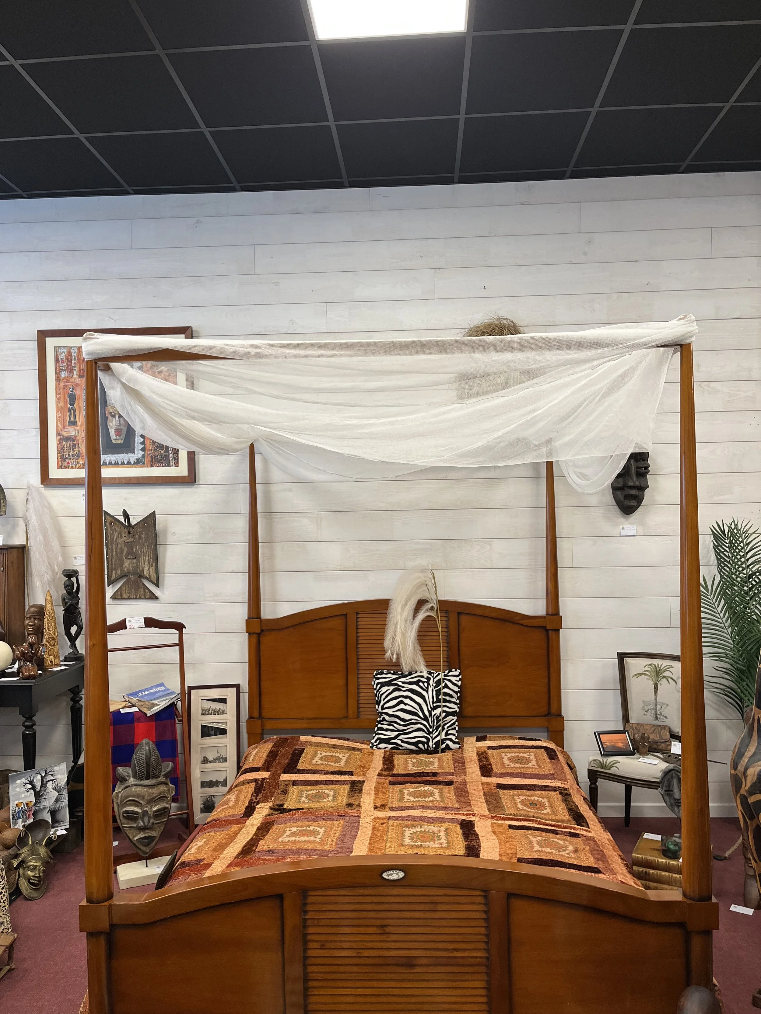 Lit à baldaquin - STARBAY - Le comptoir de Zanzibar - Brest 8.jpeg