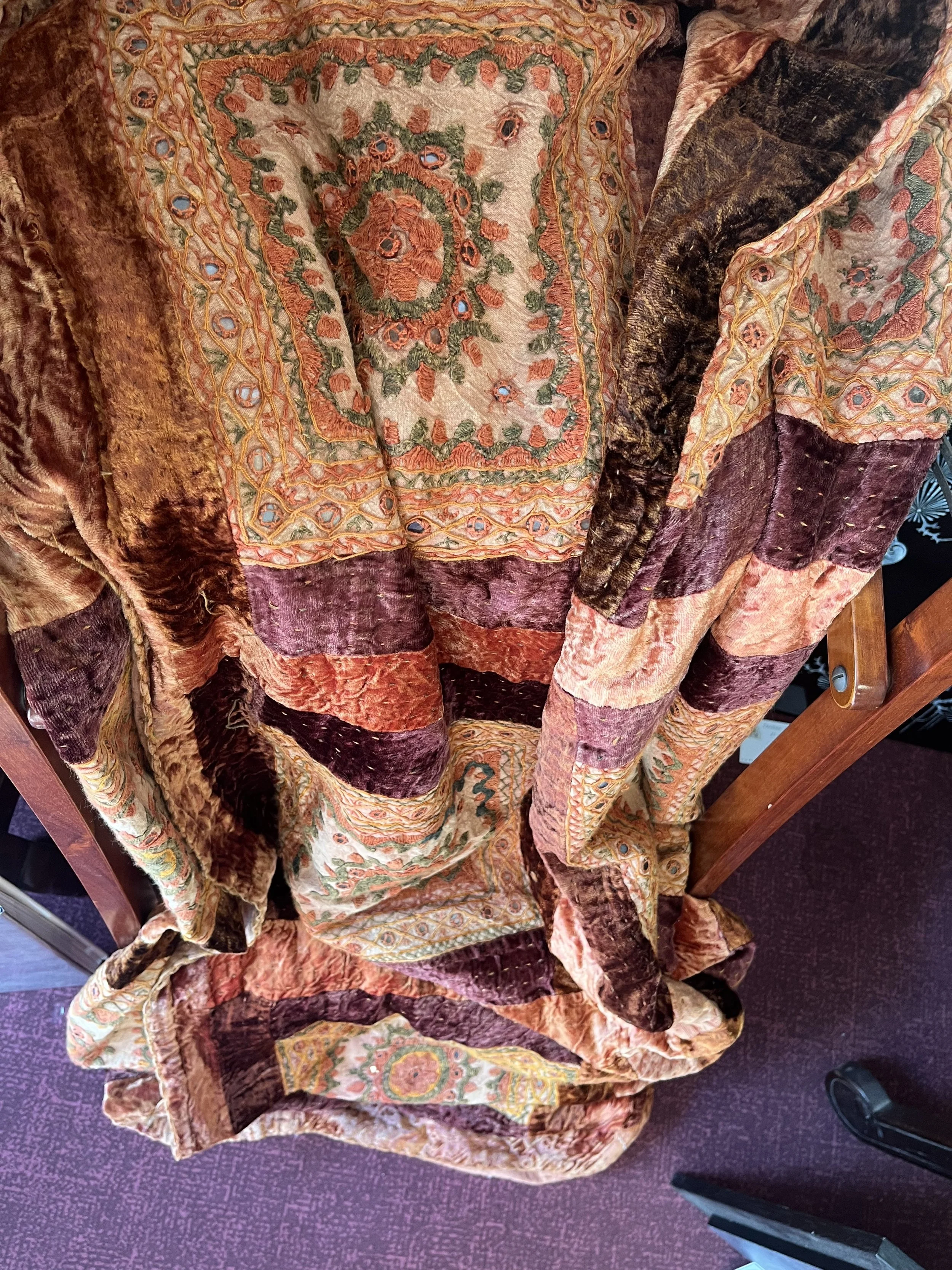 Couvre lit en velours - Le Comptoir de Zanzibar - Brest 2.jpeg