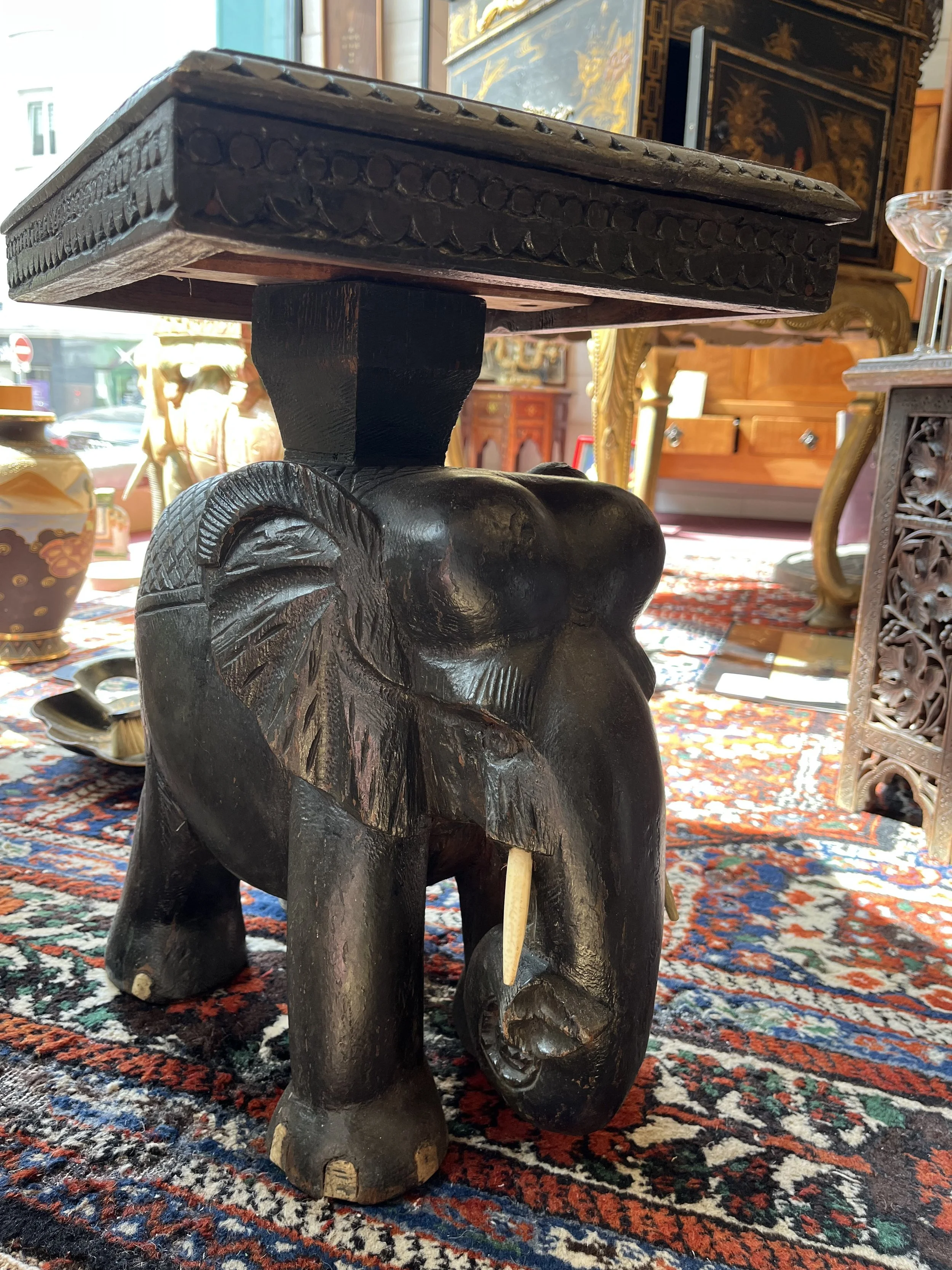 Table "éléphant" avec incrustations en os - INDE