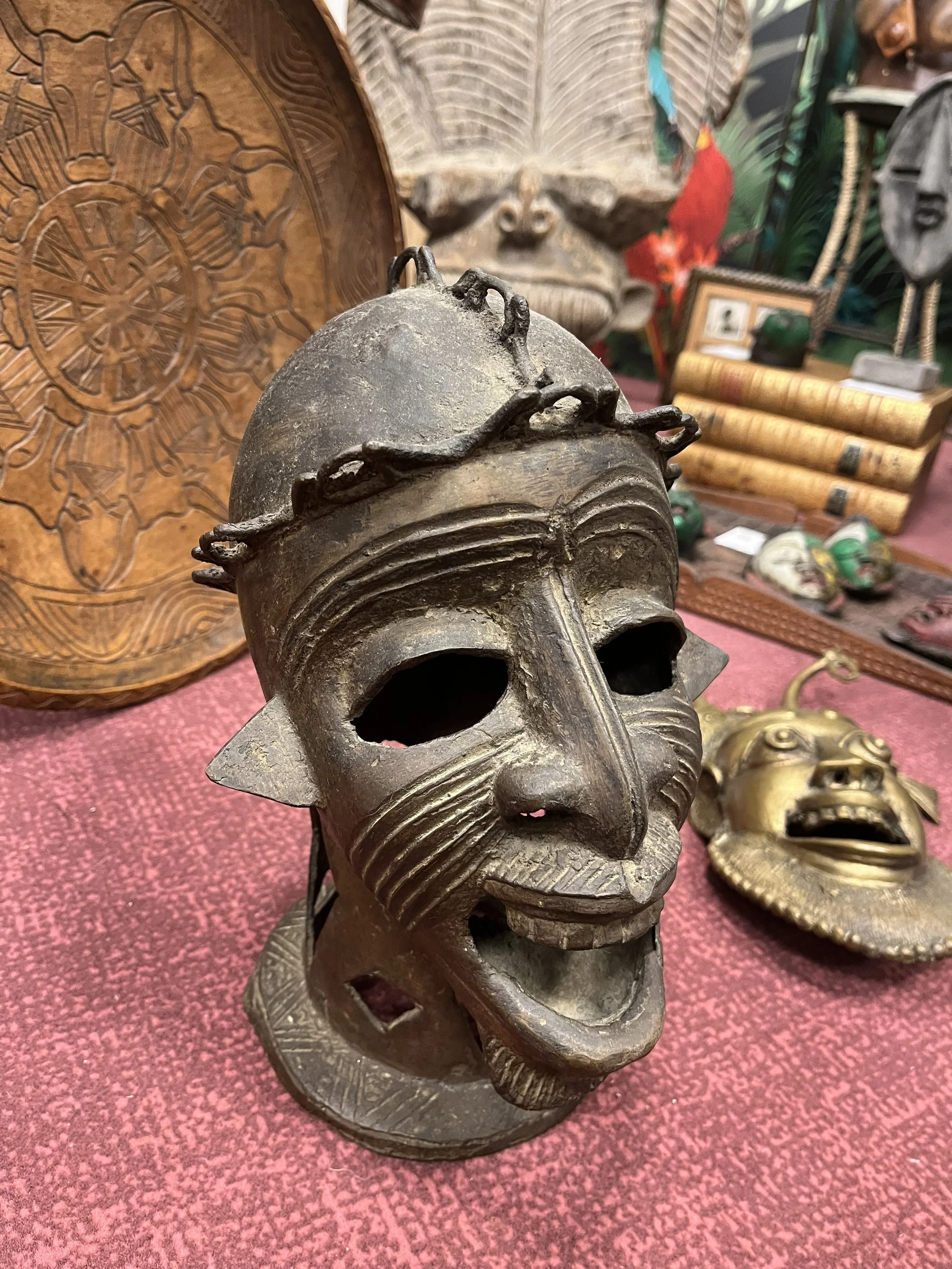 Masque bronze - comptoir de zanzibar - Brest 2.jpeg