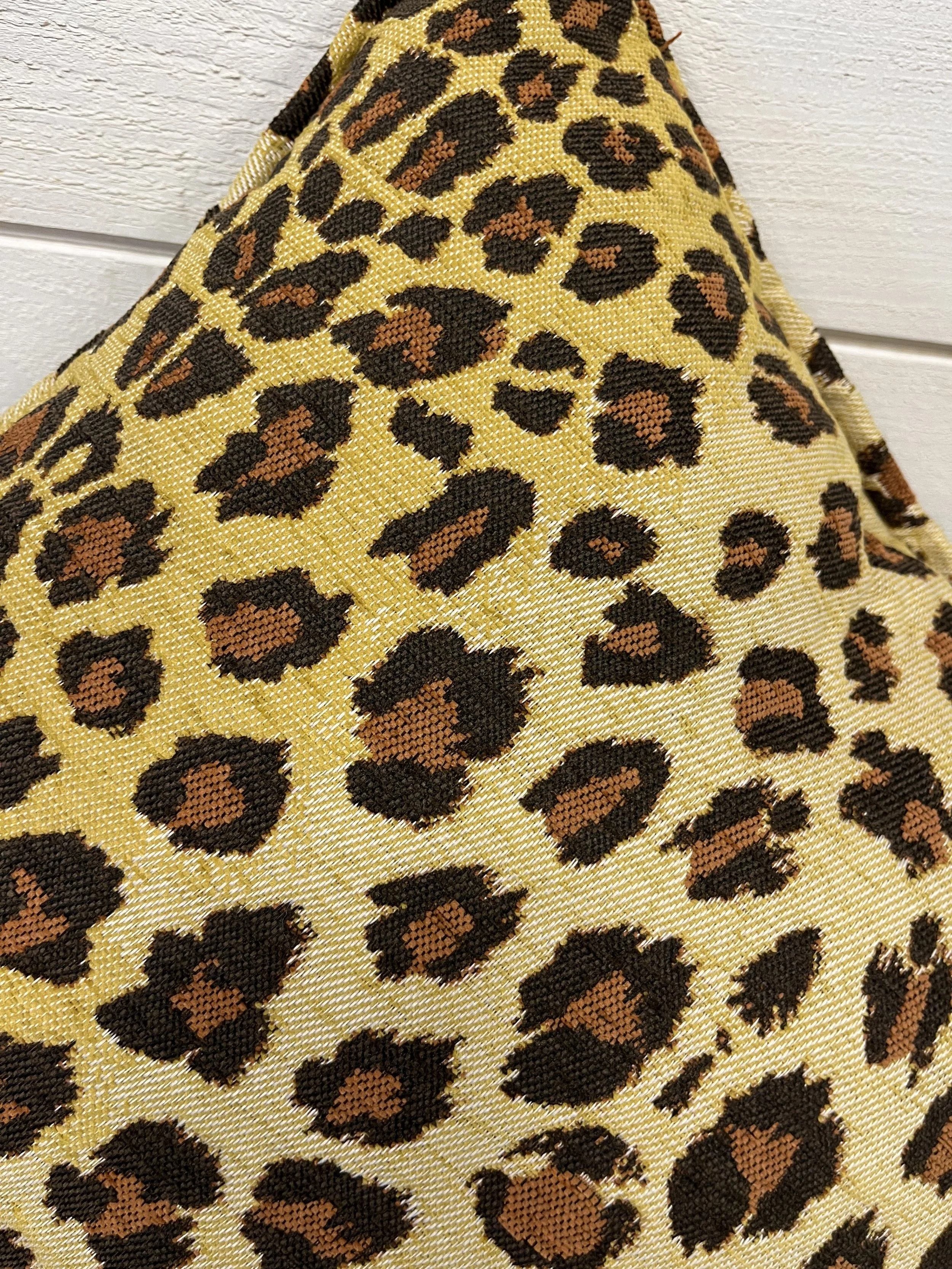 Coussin Léopard - Le Comptoir de Zanzibar - Brest GM.jpeg
