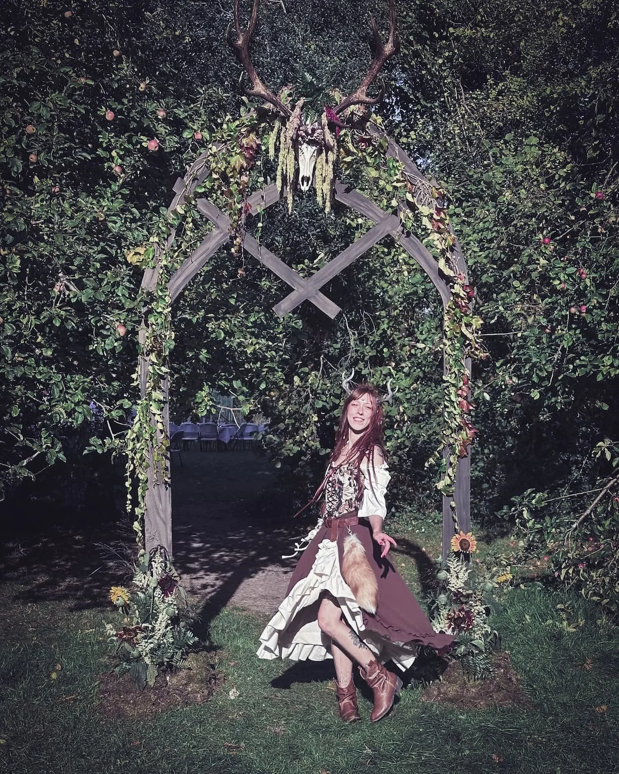 portrait-femme-arche-fleurs-sechees-amaginarium.jpg