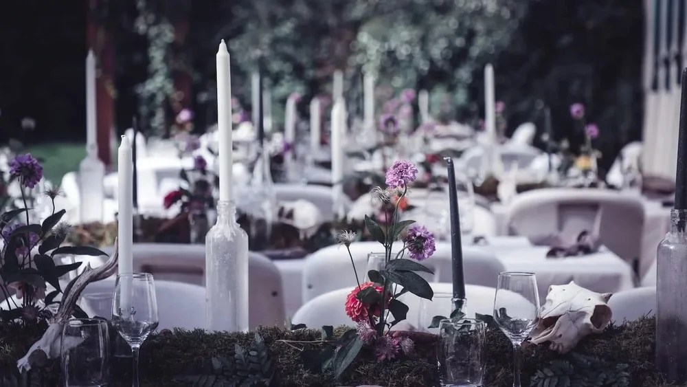 Décoration de table fleurie pour un mariage