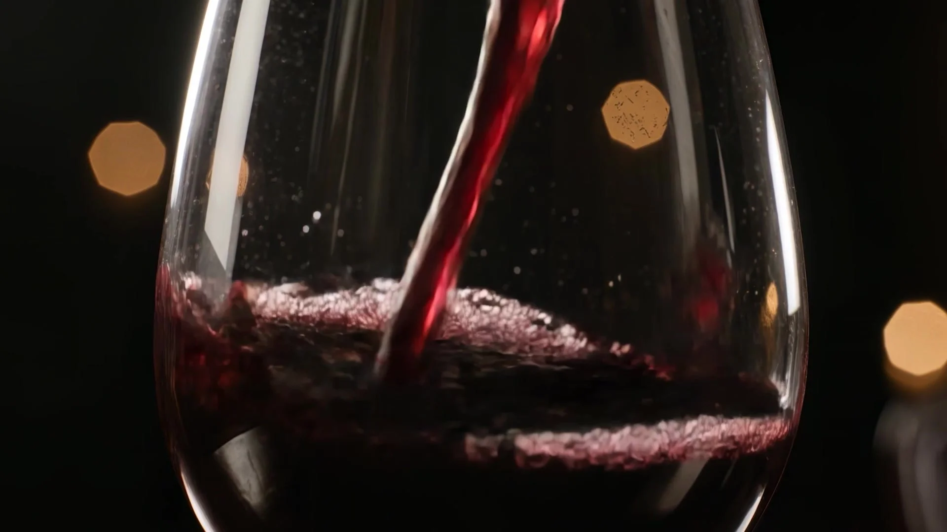 wine_04_pour-macro.jpg