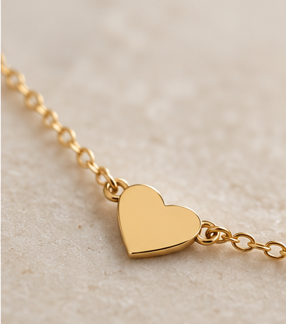 02_dainty_heart_necklace_closeup.png