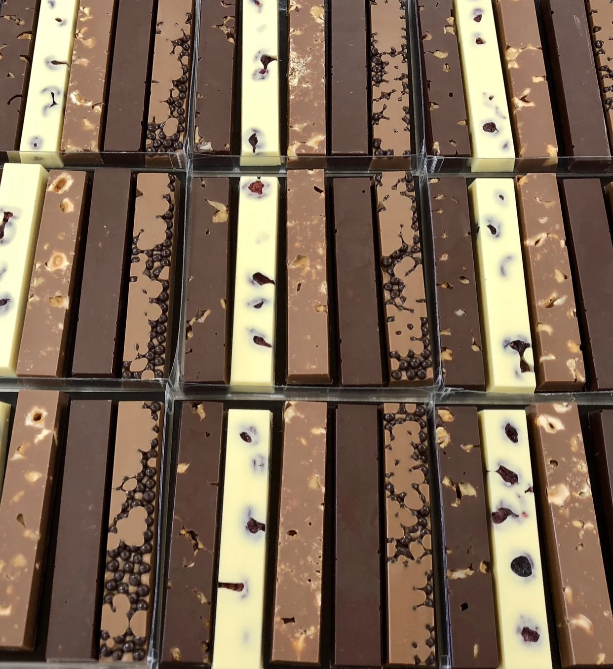 Schokoladestengel mit verschiedenen Couverturen und Aromen.