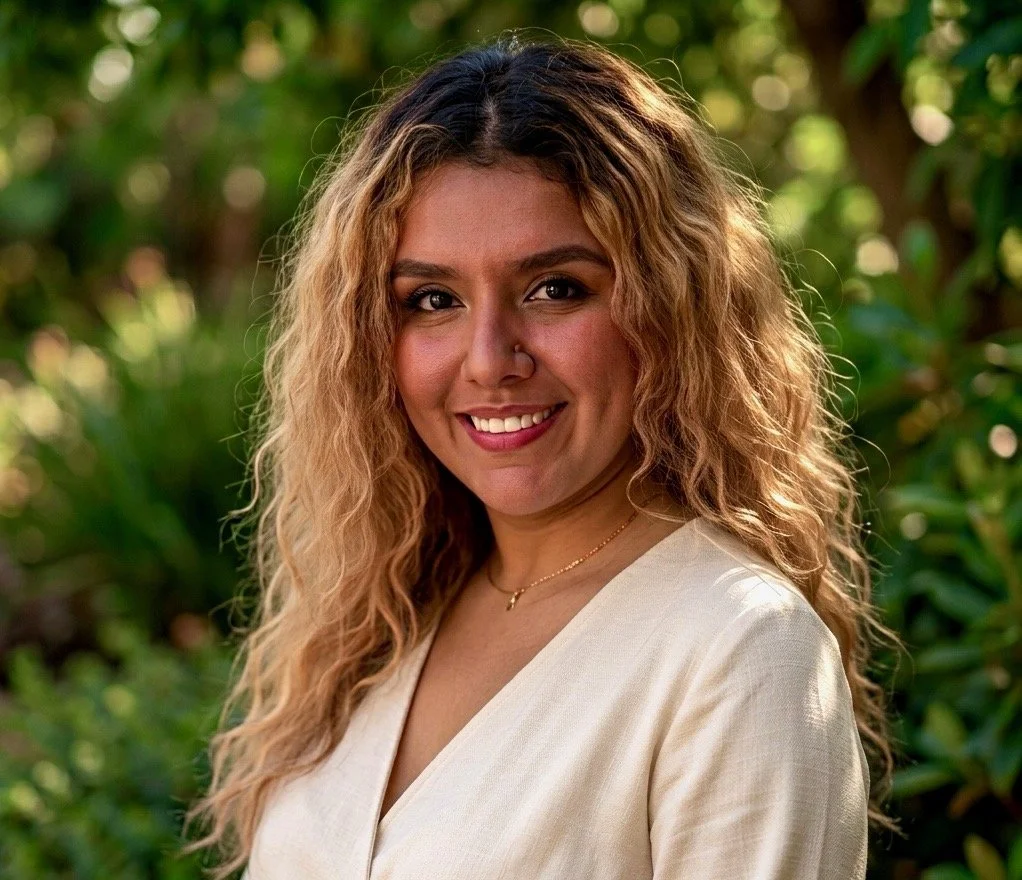 Portrait of Cindy Vanegas, LMHC, bilingual (English/Spanish) therapist in Florida.