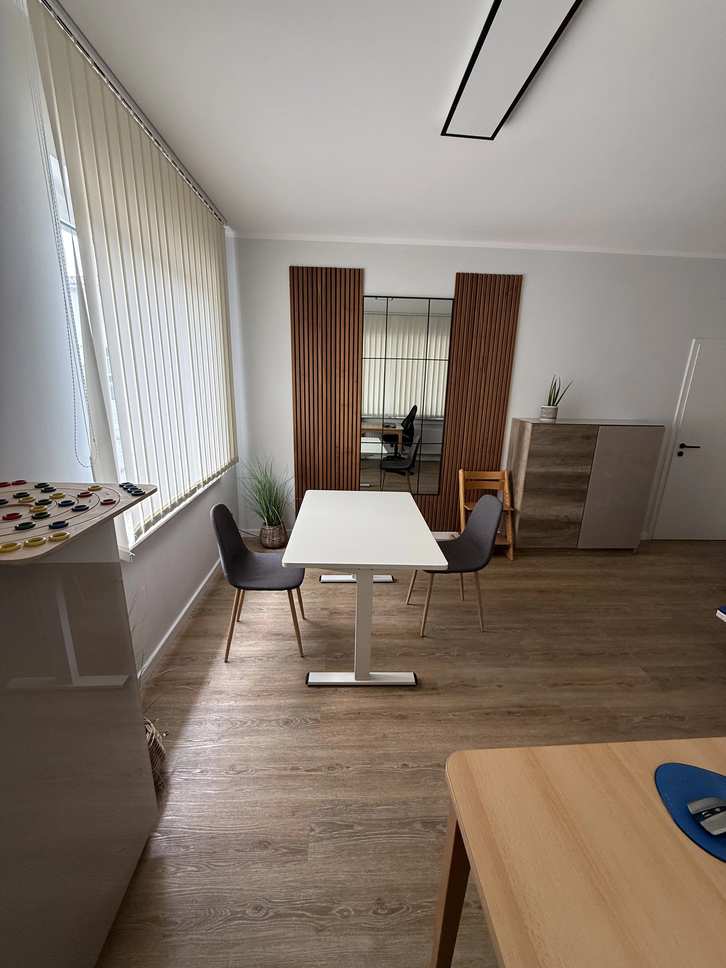 Modernes Besprechungszimmer in der Physiotherapiepraxis in Cloppenburg