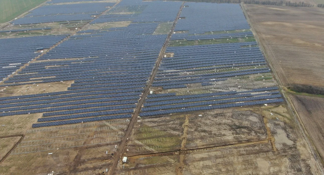 Large-scale photovoltaic installation representing previous project experience within our delivery network.