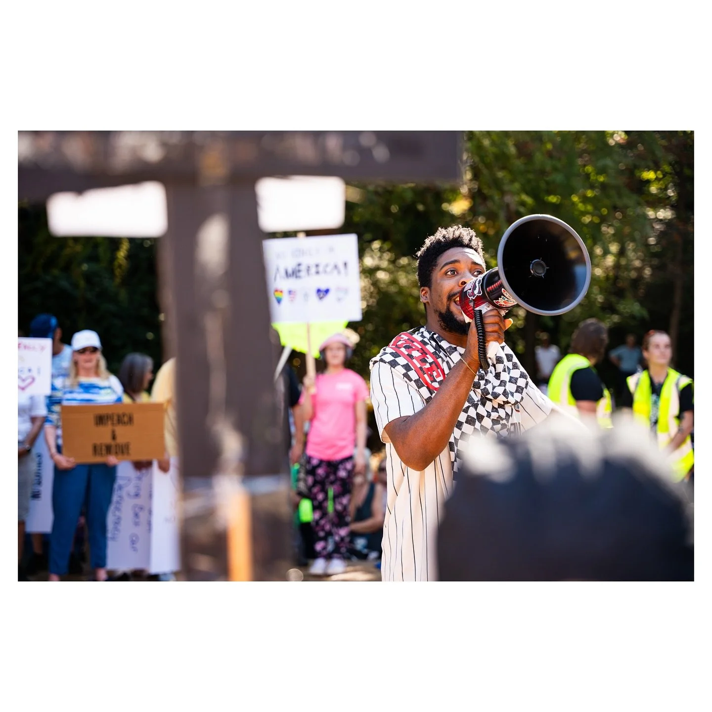 Photographed a protest yesterday. It was something interesting happening in the city I live in; I had some time, so I photographed it. That is to say, photos shown are not here to make any kind of personal political statement. Hope you enjoy 📸