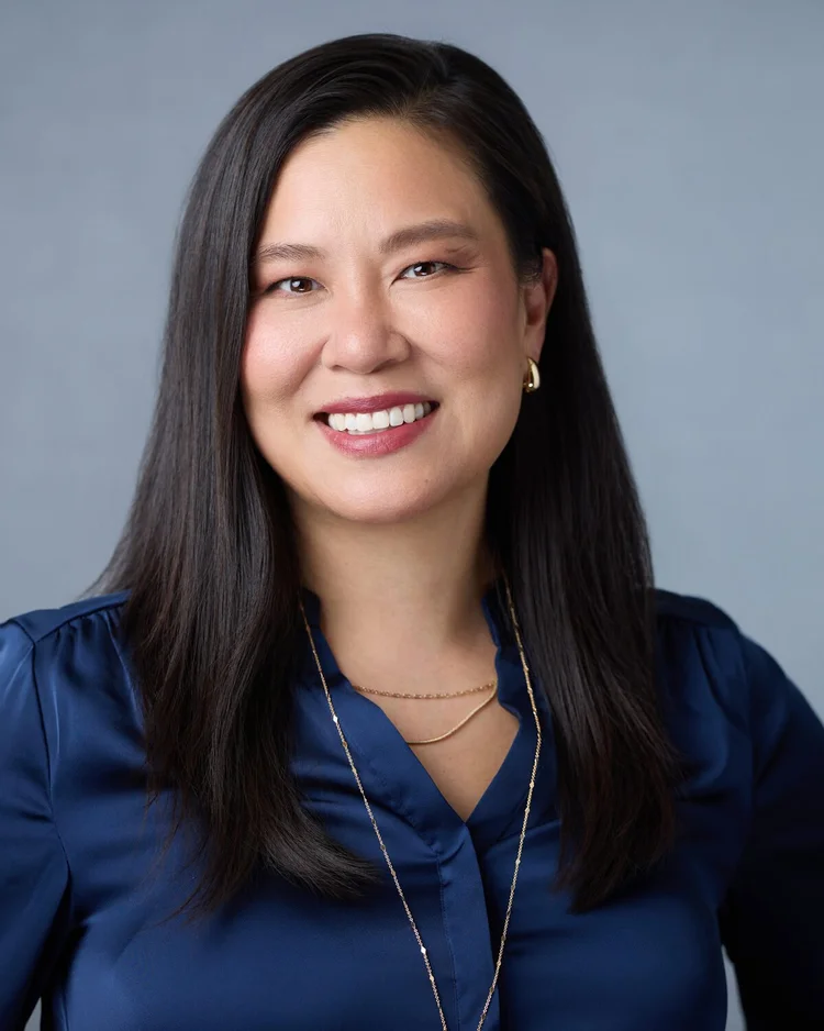 Corporate team headshot of a TÜV SÜD employee by Blue Sky's Studio