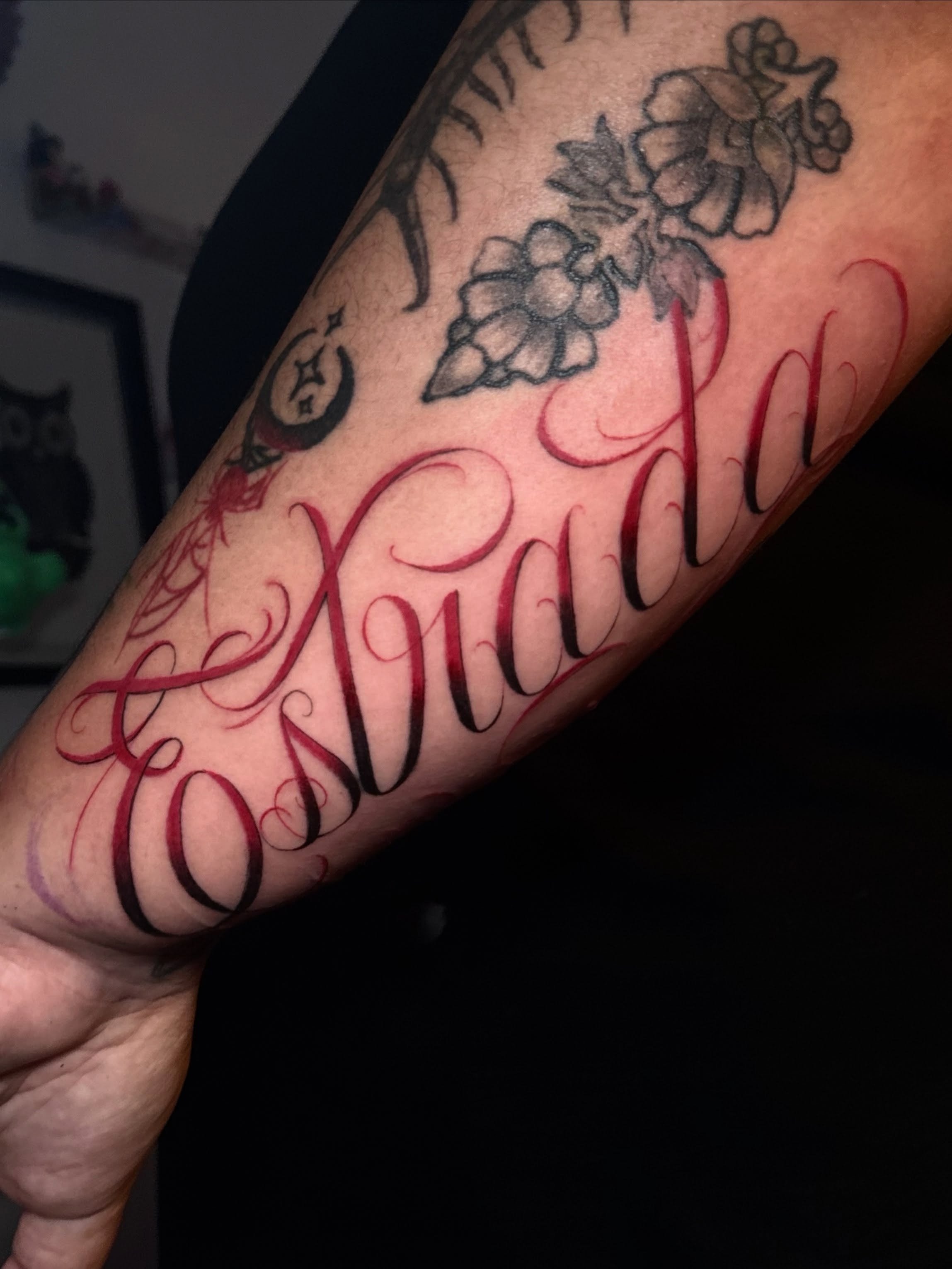 Estrada Script design ✍️ 

With a custom red and black fade for my long time client!! Thank you for this one, done at @xochi.stu 🌟

Booking July- August ❤️&zwj;🔥 Message me!! 

#tattoostyle #script #tattoos #lastname #texas
