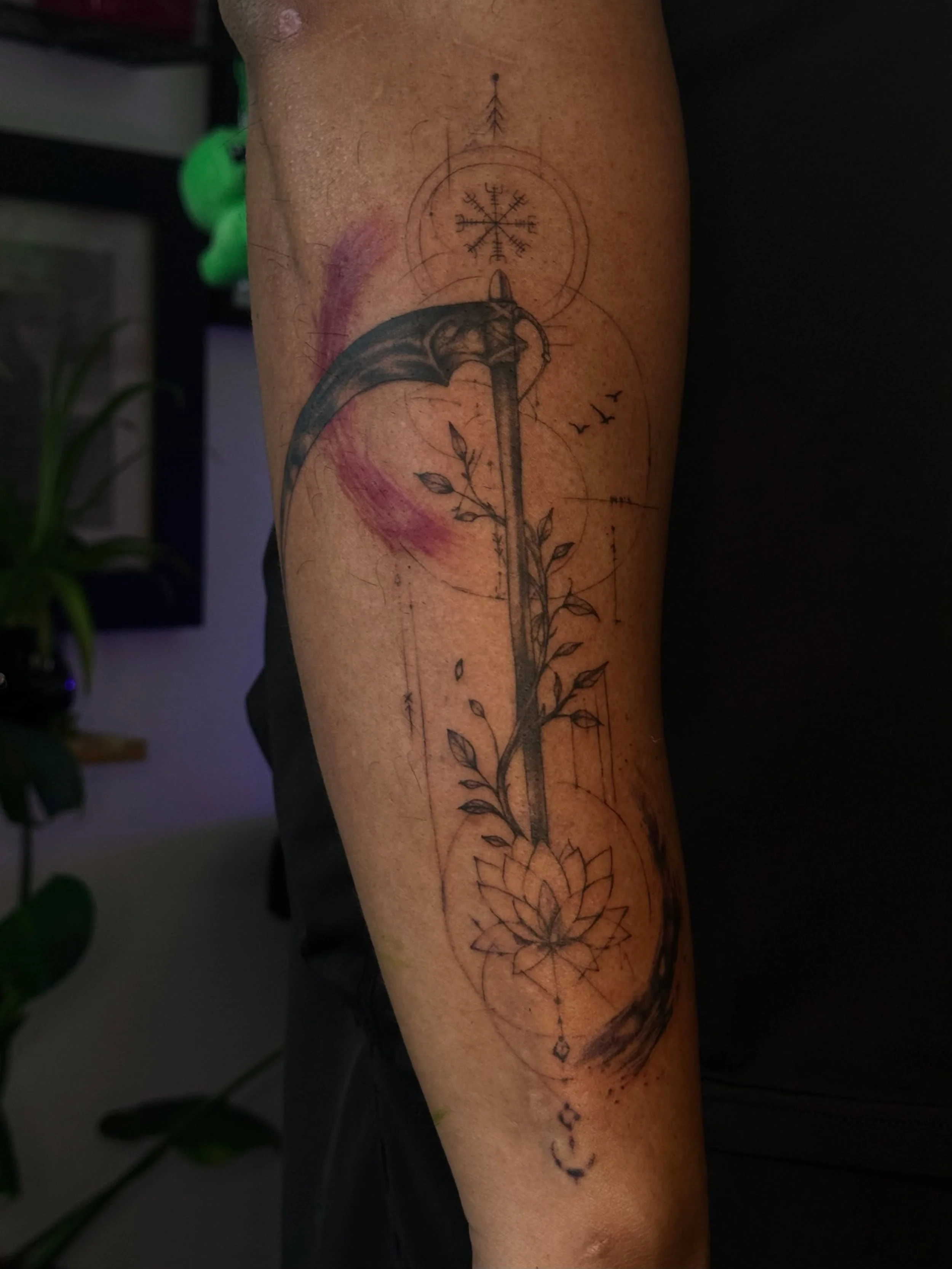 Symbolic Scythe tattoo to represent an era of rebirth for my client. Thank you sm for this one! 💥

Done at @xochi.stu 🌟

Booking July-August. Message me

#tattoos #dallas #mexico🇲🇽 #artist #tf