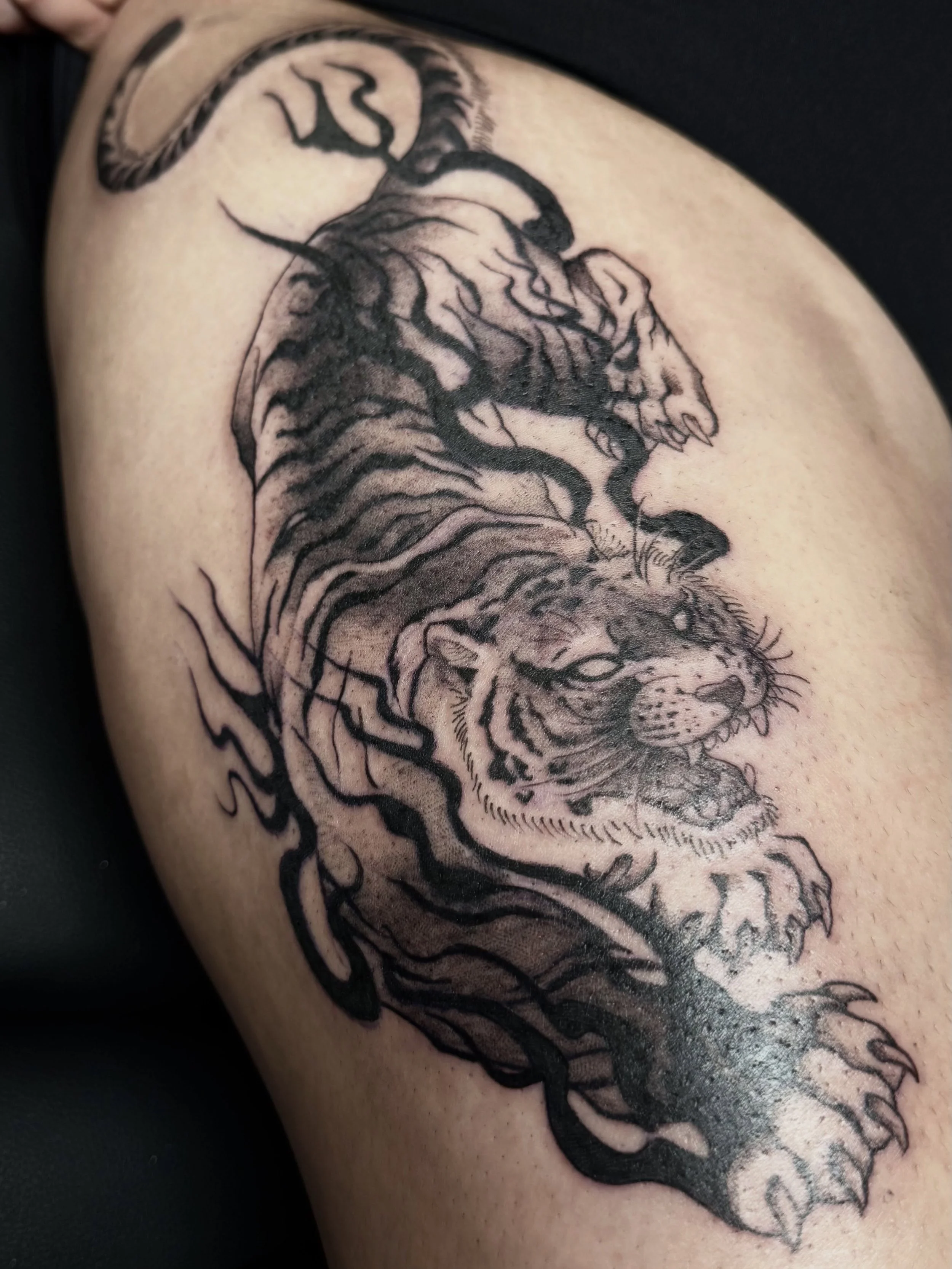 Tiger piece on the thigh for my client 🐅 

Thank you for sitting tough on this one. Done at @xochi.stu 💥💥💥 

Booking August-Sep 💫

#tattoos #tattoodesign #tattooartists #tattoos #dfw