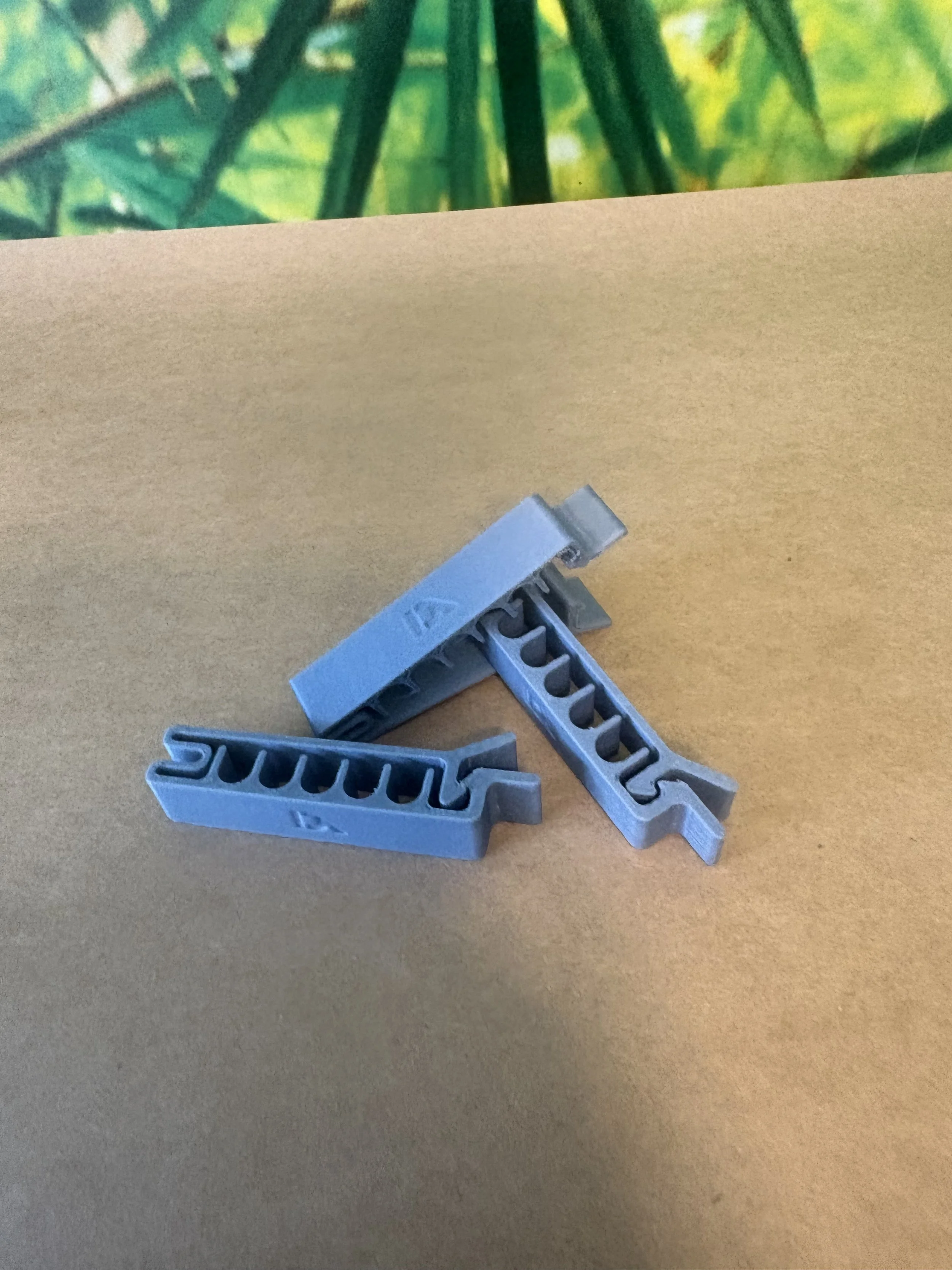 Multi-slot reptile clip - 5 channel organiser for heat mat, thermostat and lamp wires, 3D printed vivarium cable tidy.