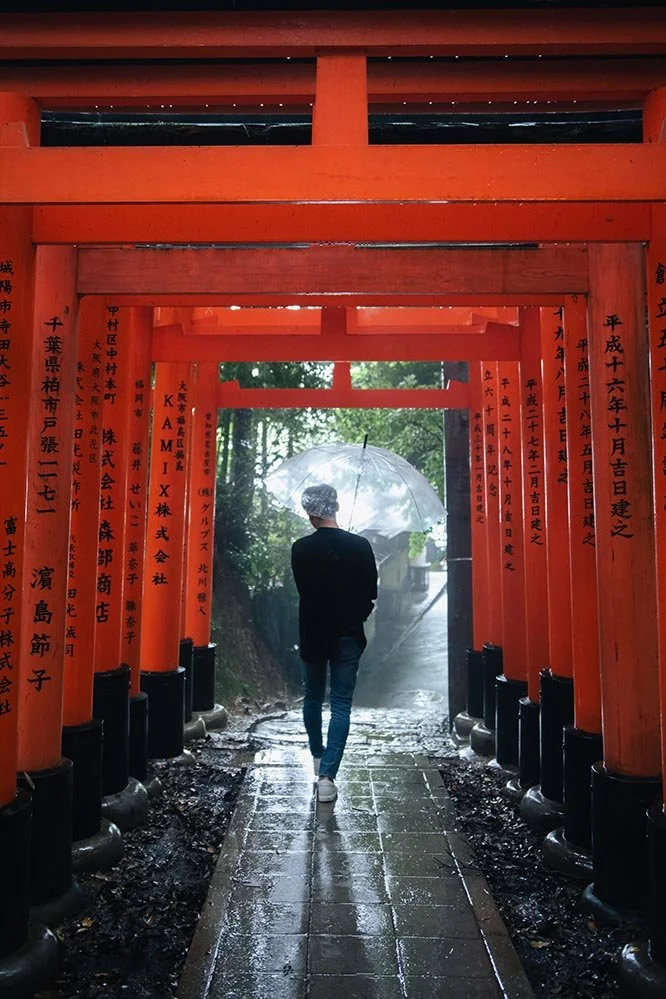 Kyoto umbrella man.jpg