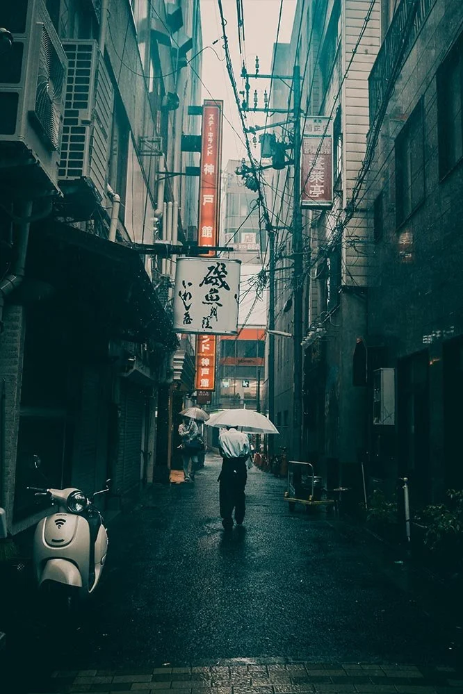 Kobe umbrella man.jpg