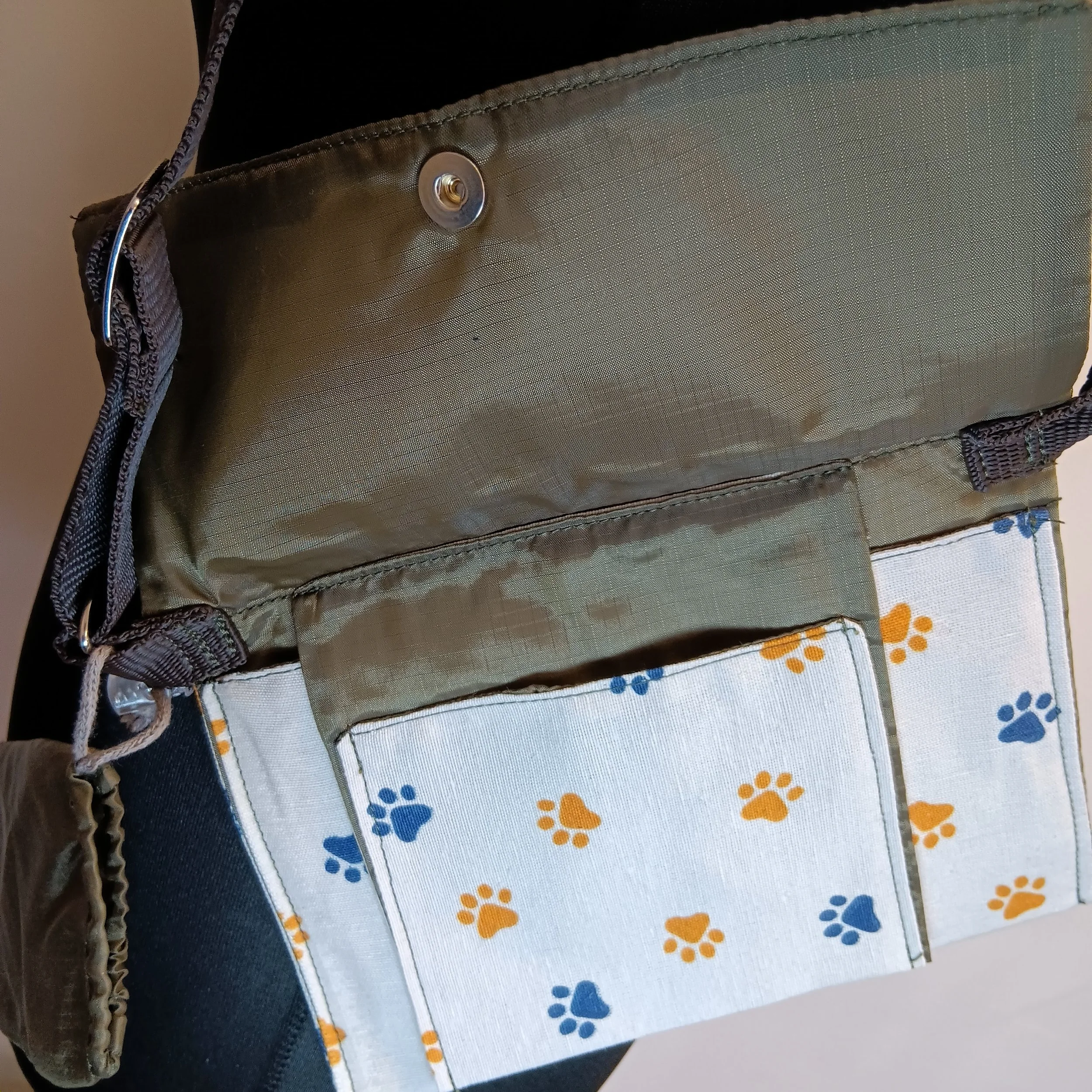 beige-lightweight-walking-bag-inside-lining-image.jpg
