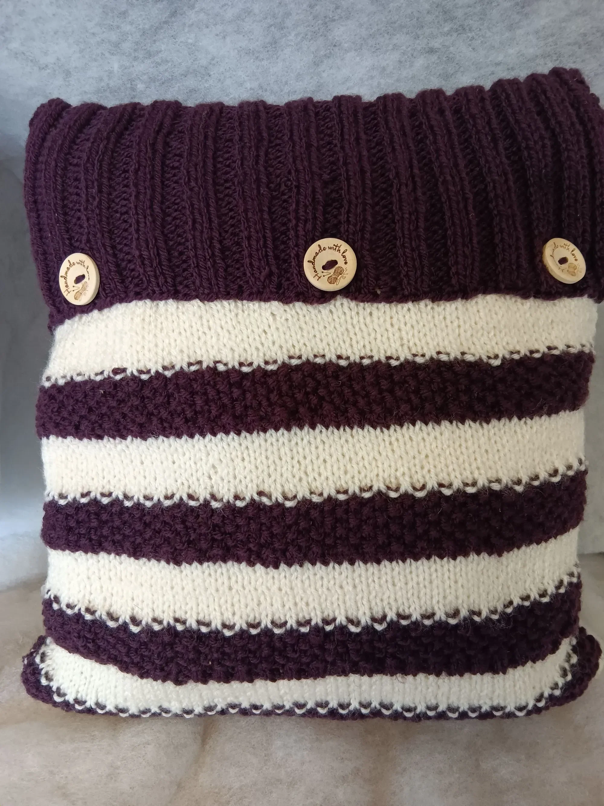 edu00htu4HOCrv6Sy0meGsOMatJ3%2Fo4duayhFXTrUwaq8e7t8%2Fwine-striped-cushion-image_2000x10000.webp