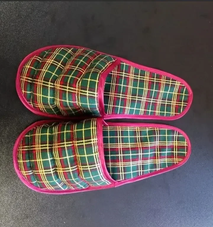 edu00htu4HOCrv6Sy0meGsOMatJ3%2Fo4duayhFXTrUwaq8e7t8%2FGreen-check-fabric%20slipper-image_2000x10000.webp