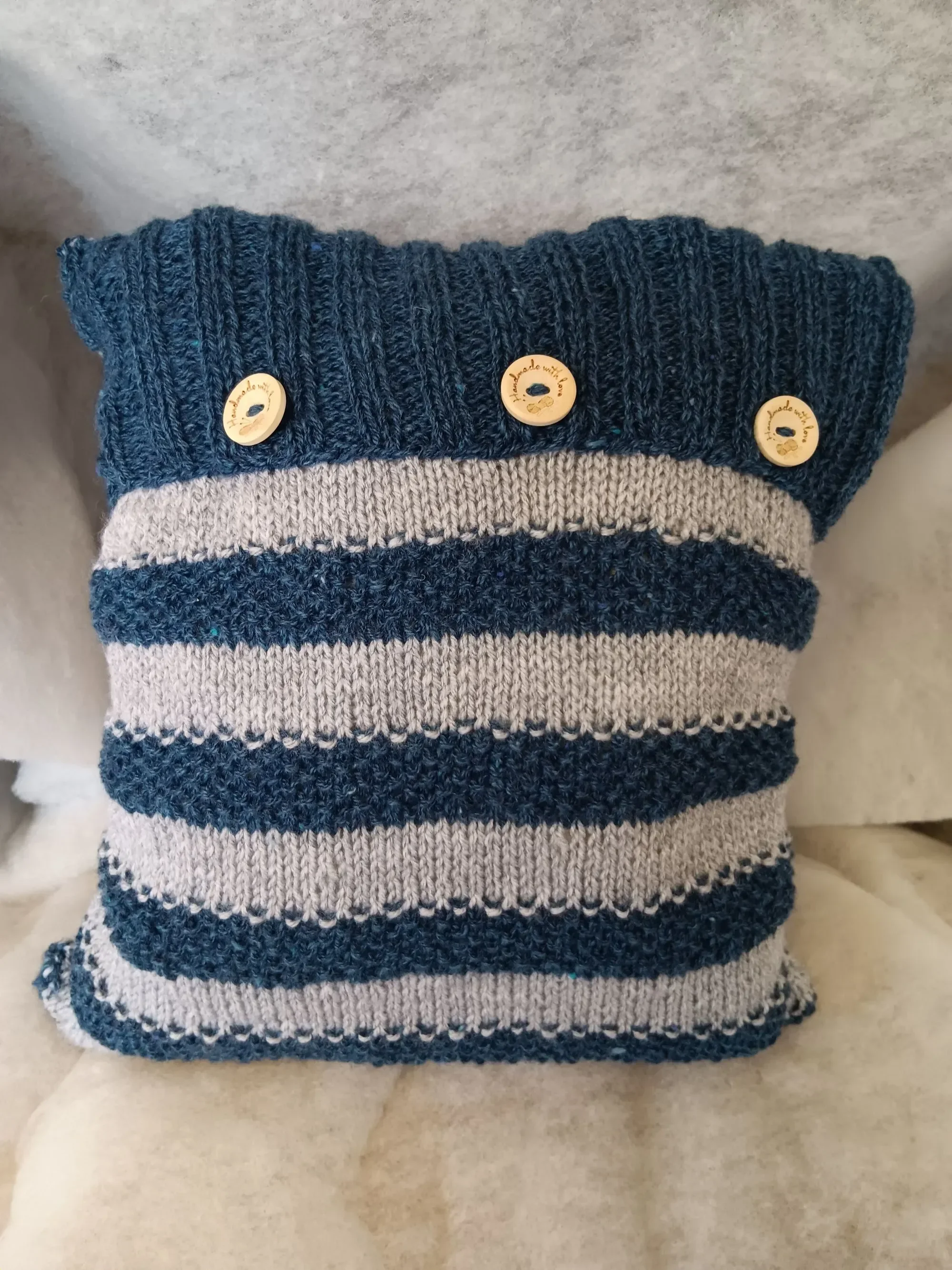 edu00htu4HOCrv6Sy0meGsOMatJ3%2Fo4duayhFXTrUwaq8e7t8%2Fblue-striped-cushion-image_2000x10000.webp