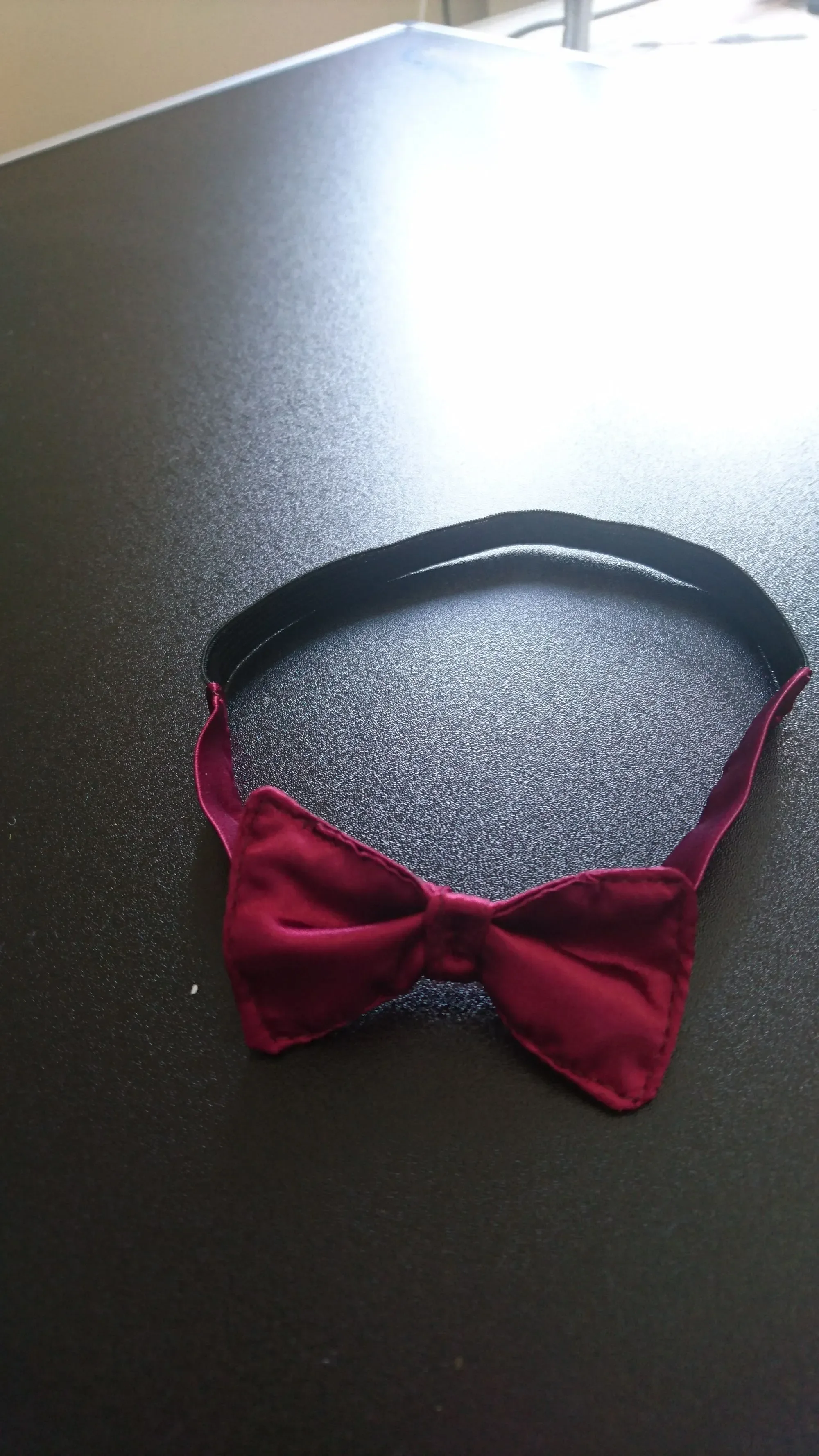 edu00htu4HOCrv6Sy0meGsOMatJ3%2Fo4duayhFXTrUwaq8e7t8%2FChild-boy-maroon-satin-bowtie-main-image_2000x10000.webp