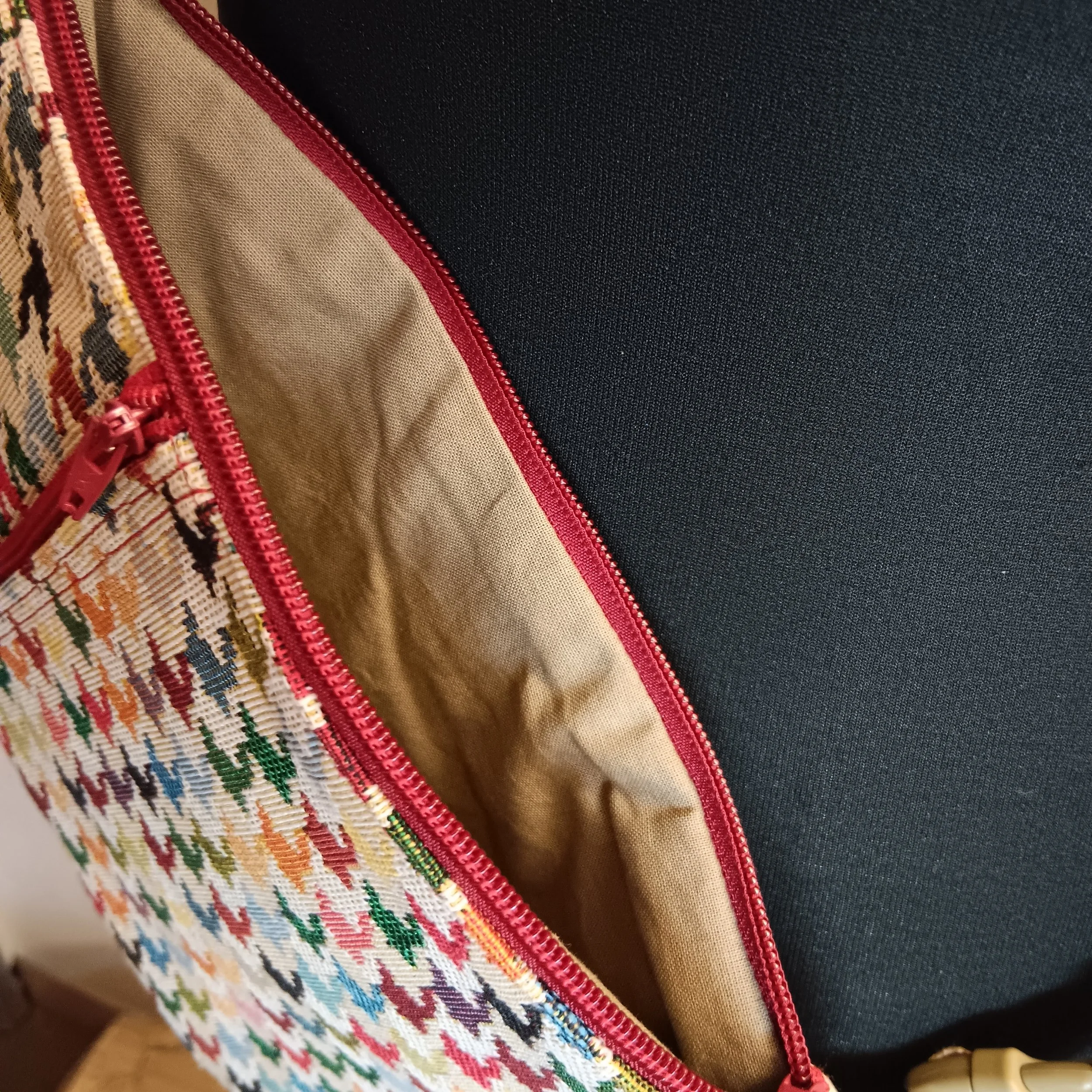 upholstery-walking-dog-bag-main-pocket-image.jpg
