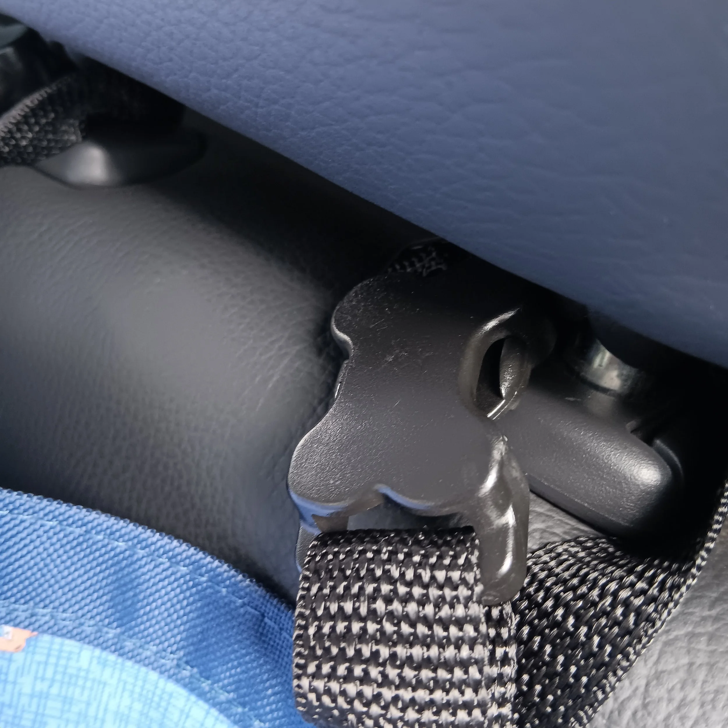close-up-of-buckle-clips-on-blue-car-seat-cover-image.jpg