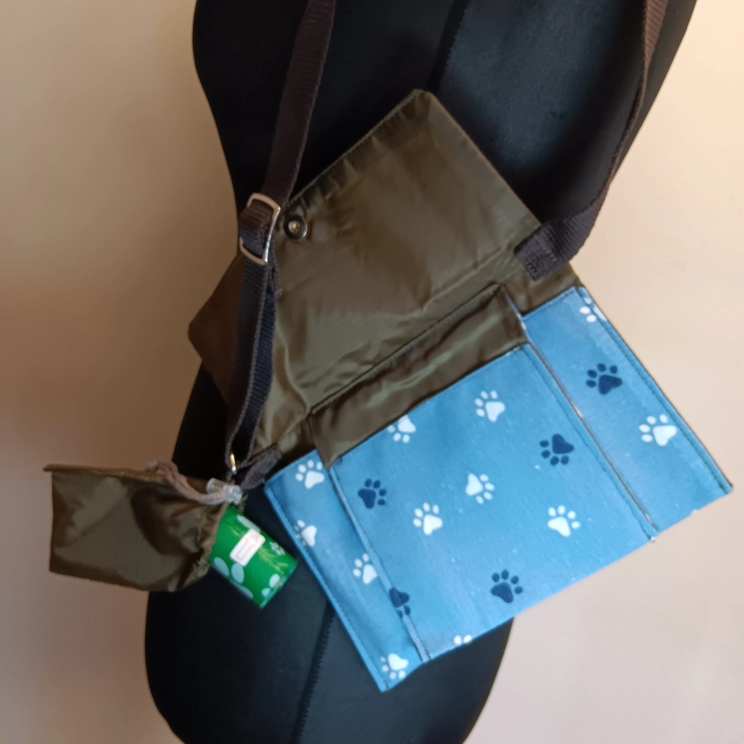 blue-lightweight-walking-dog-bag-inside-linings-pockets-image.jpg