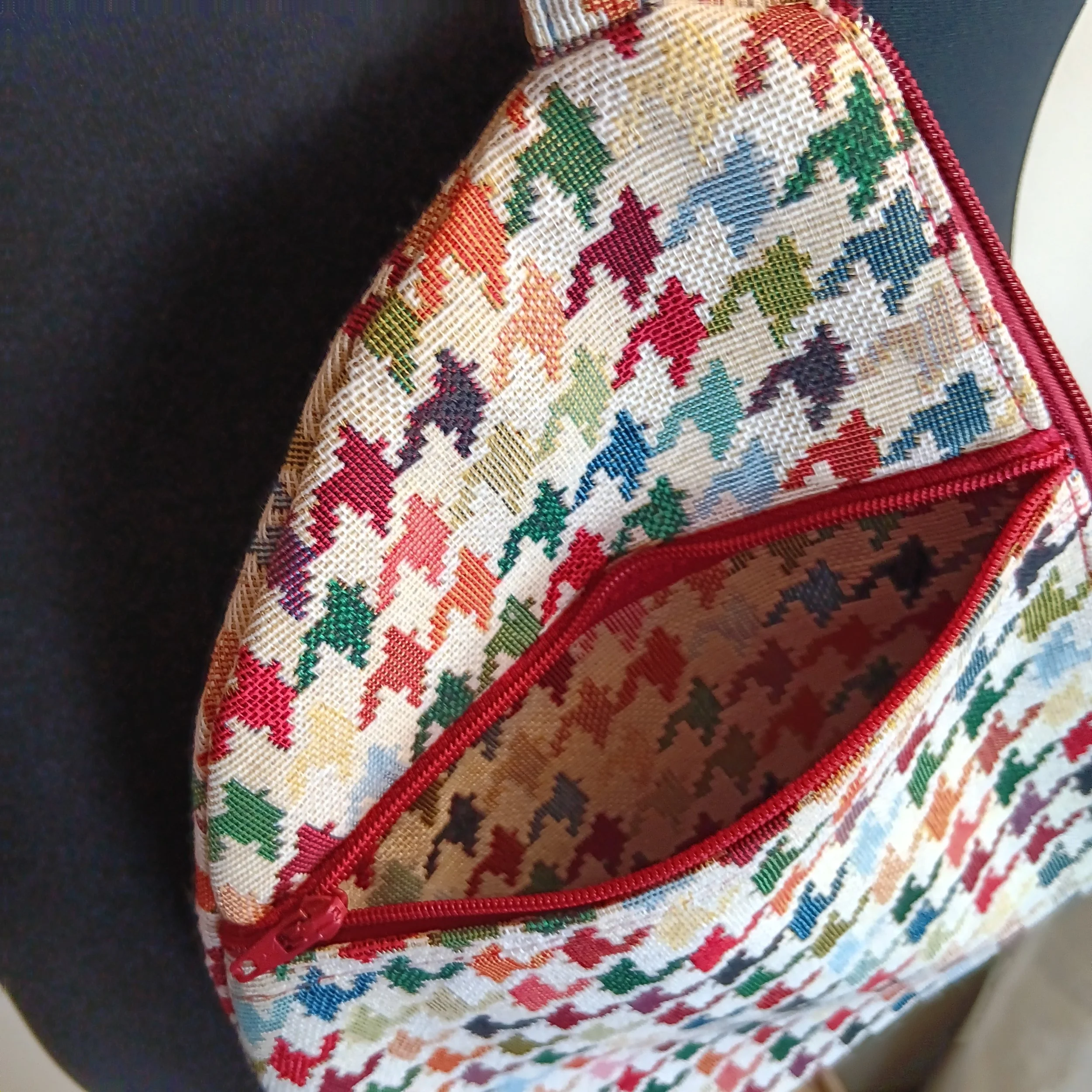 upholstery-walking-dog-bag-front-pocket-close-up-image.jpg