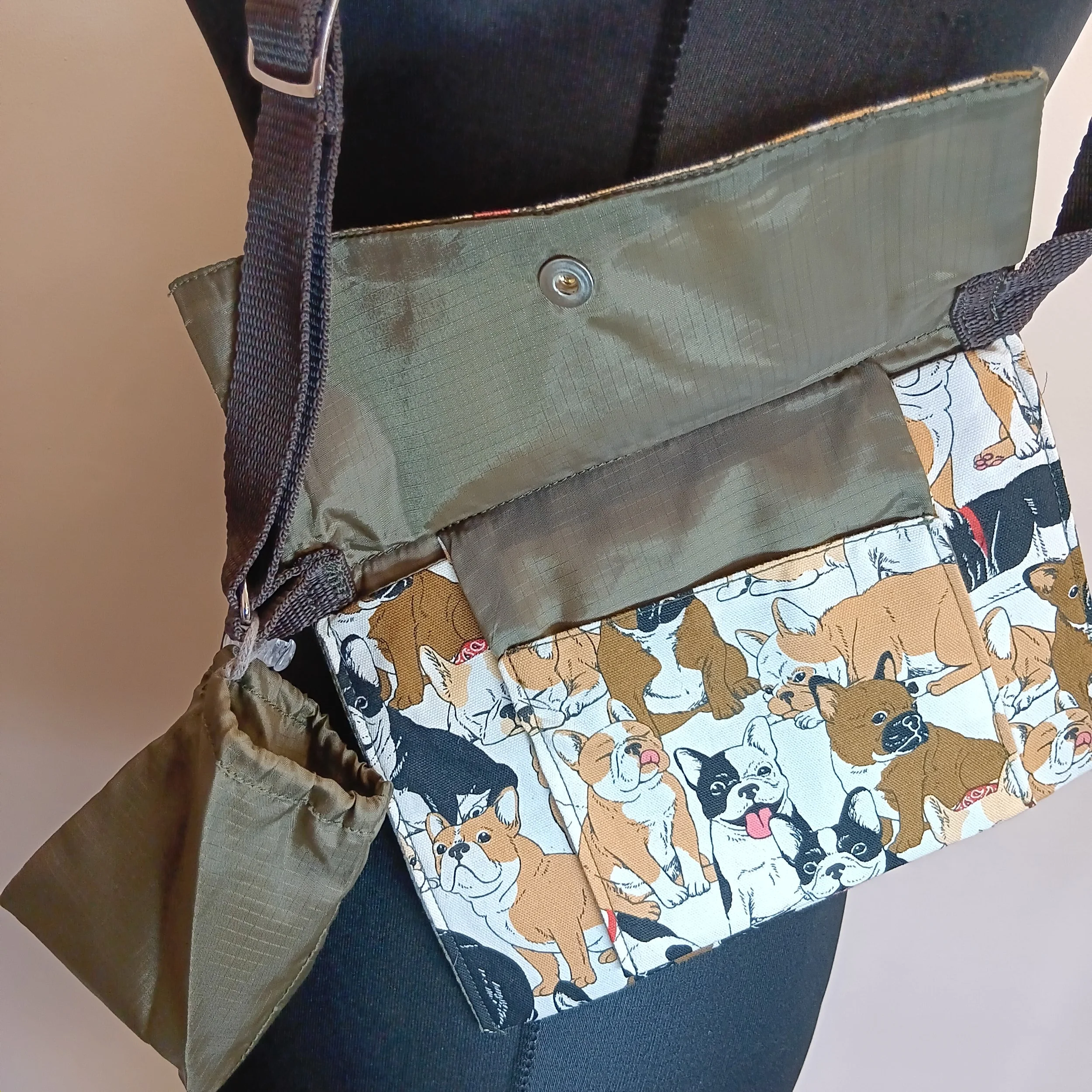 lightweight-walking-dog-bag-inside-image.jpg