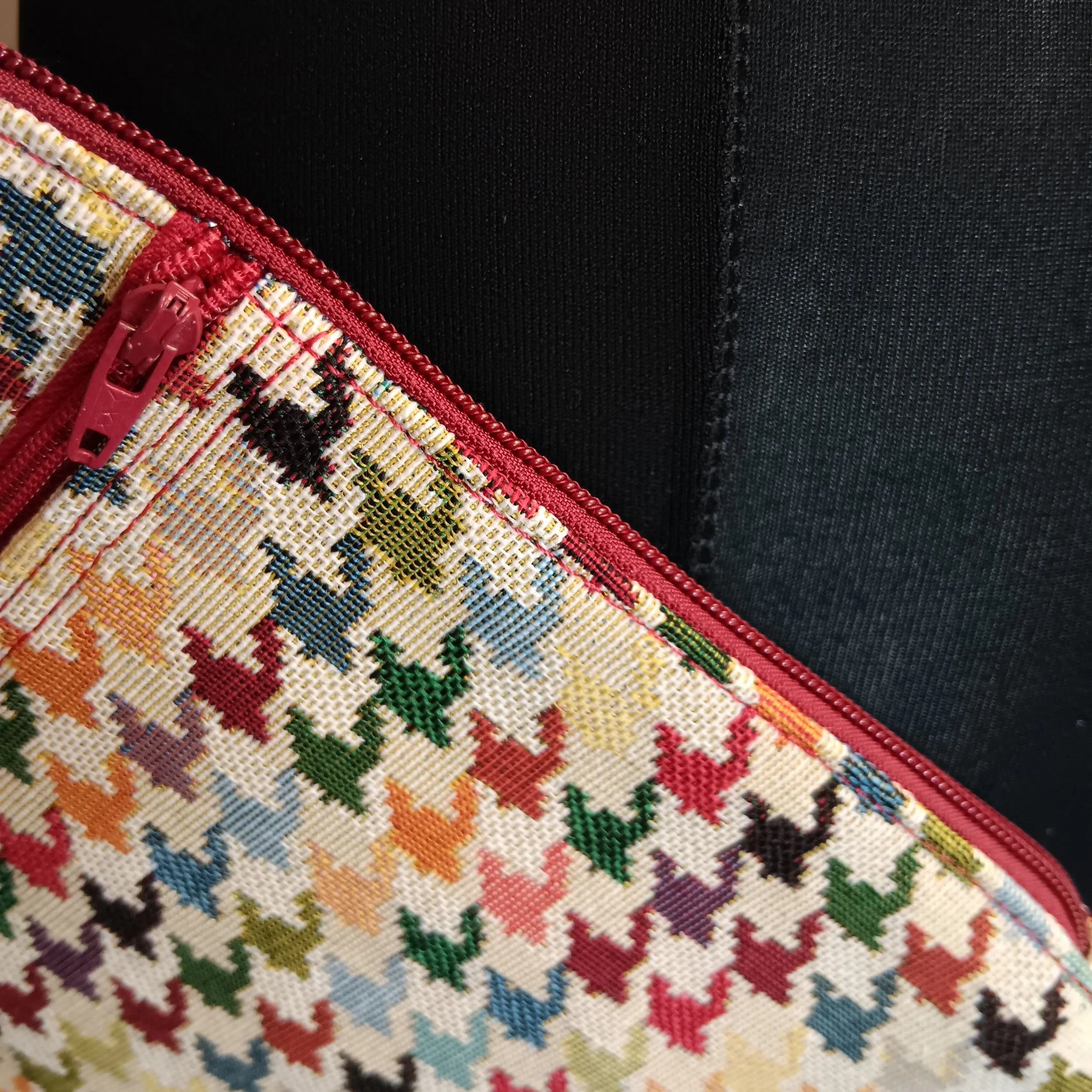 upholstery-walking-dog-bag-zip-close-up-image.jpg