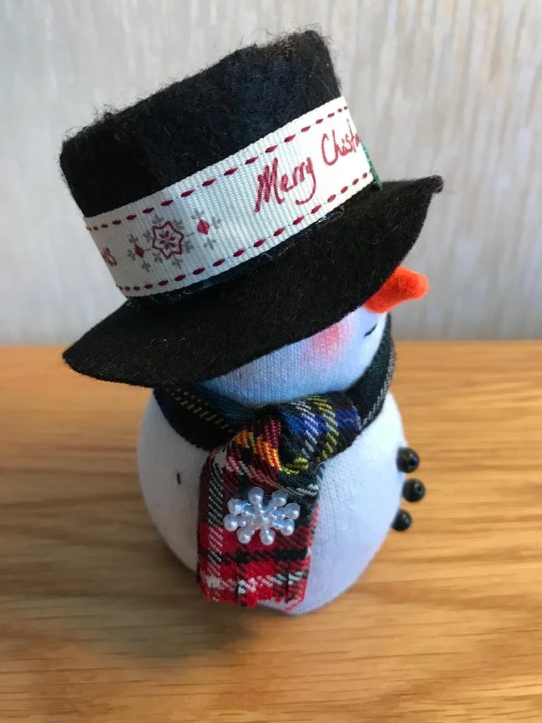 snowman-ornament-scarf-close-up-image.jpg